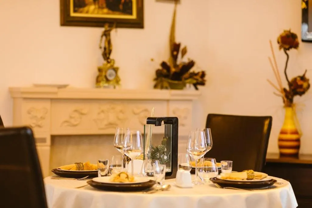 Restaurant/places to eat in Hanul Conitei