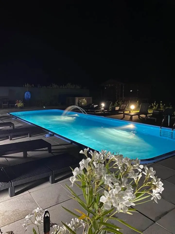 Swimming pool in Hanul Conitei