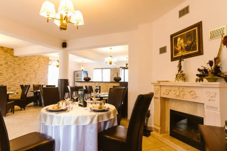 Restaurant/places to eat in Hanul Conitei