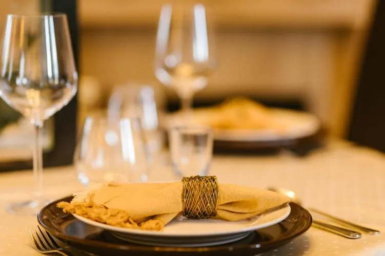 Restaurant/places to eat in Hanul Conitei