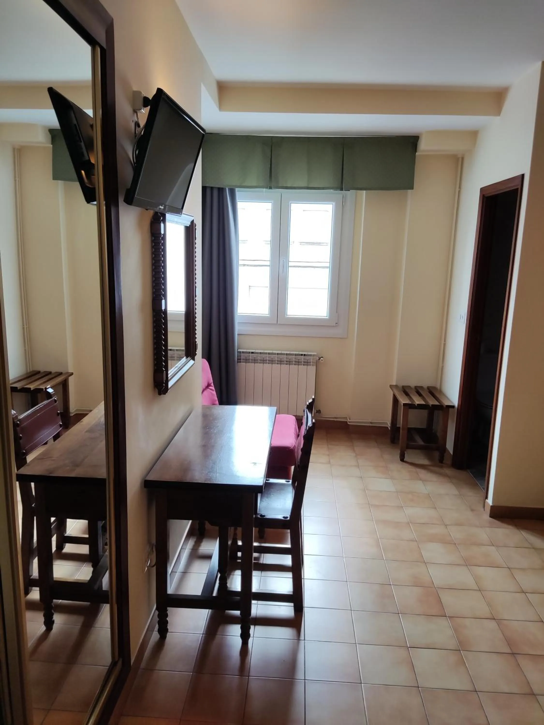 wardrobe in Hotel Nuevo Cachalote