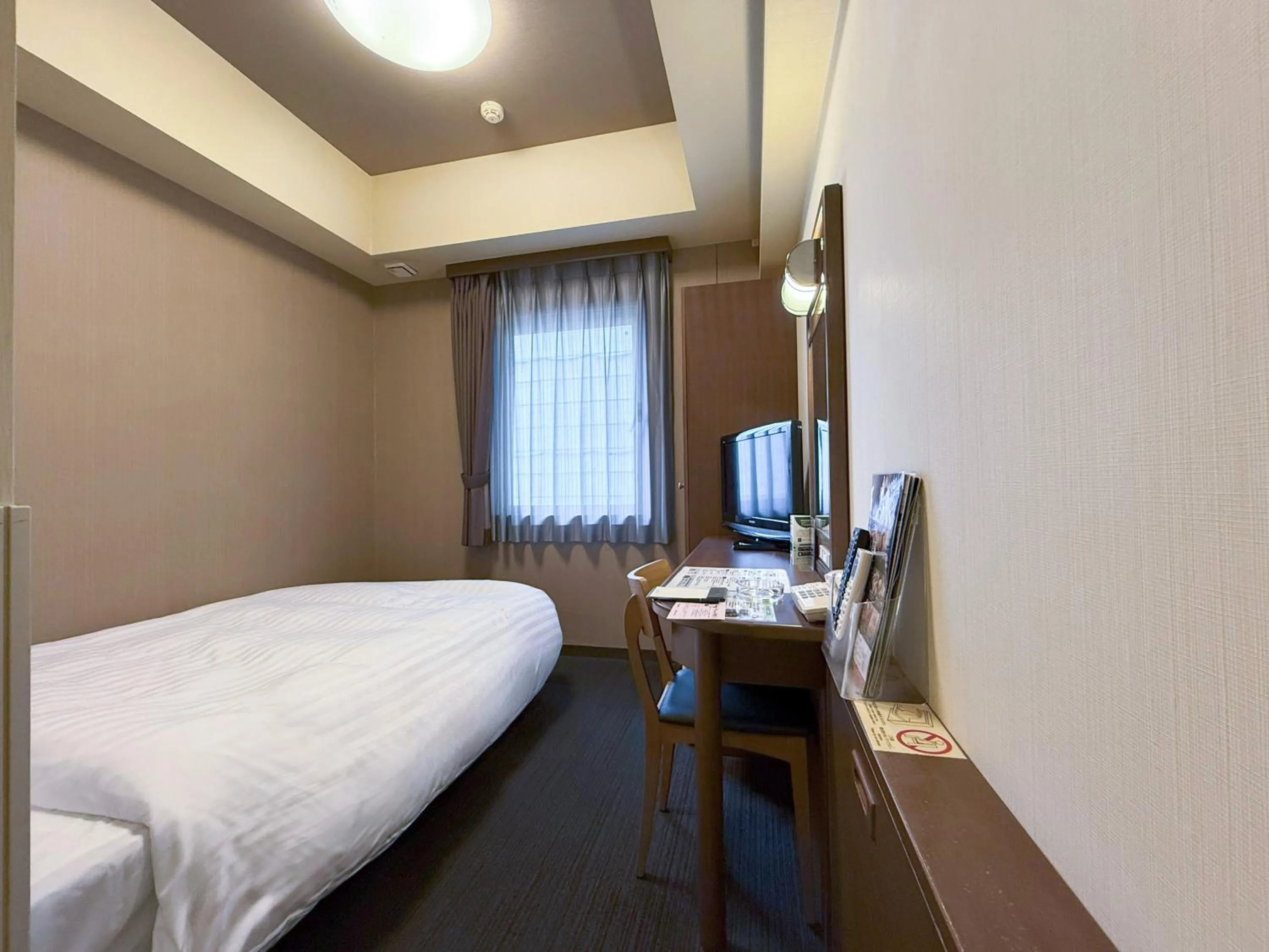 Photo of the whole room, Bed in Hotel Route-Inn Hakata Ekimae -Hakataguchi-