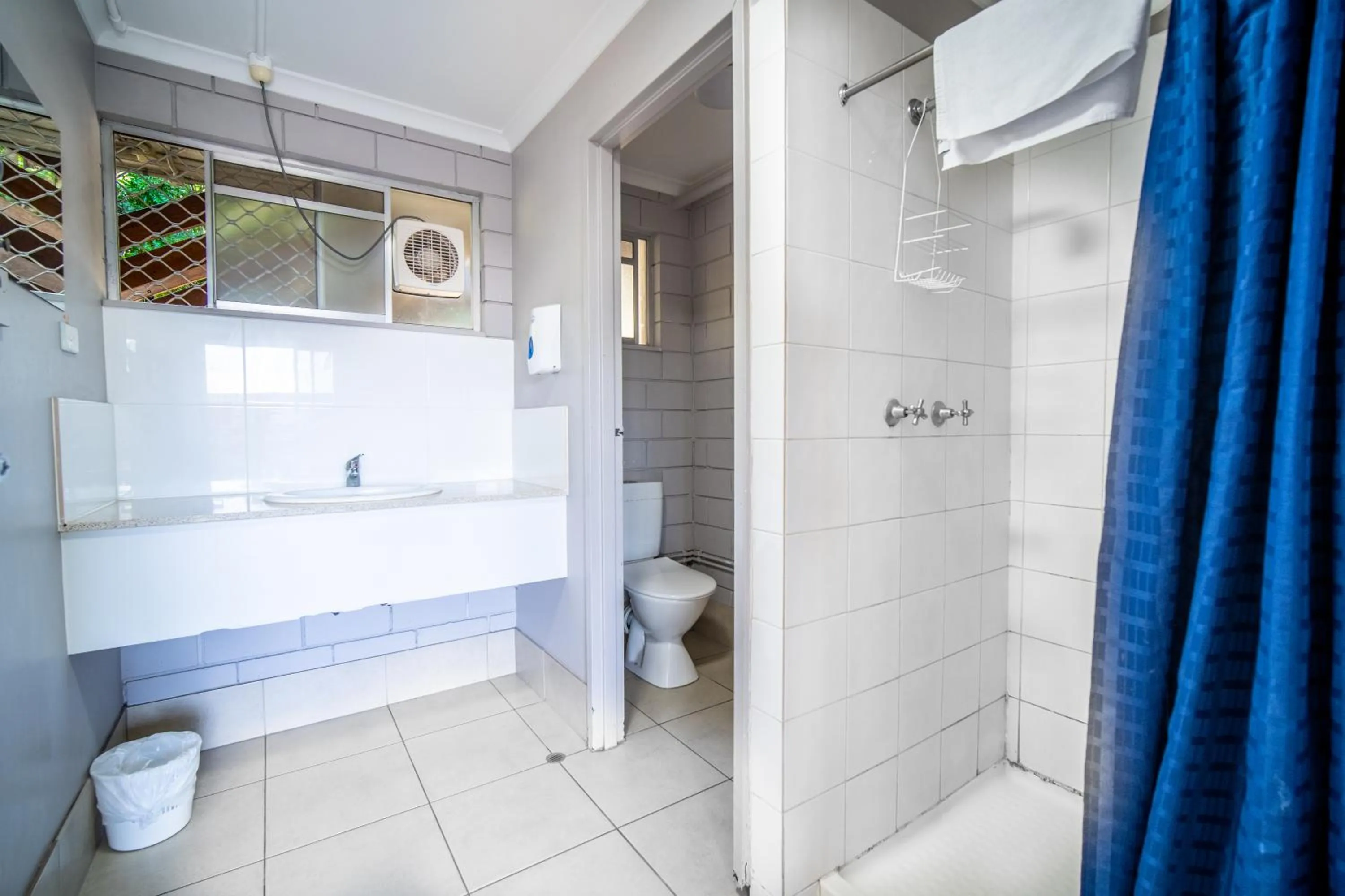 Bathroom in The Hostel, Airlie Beach