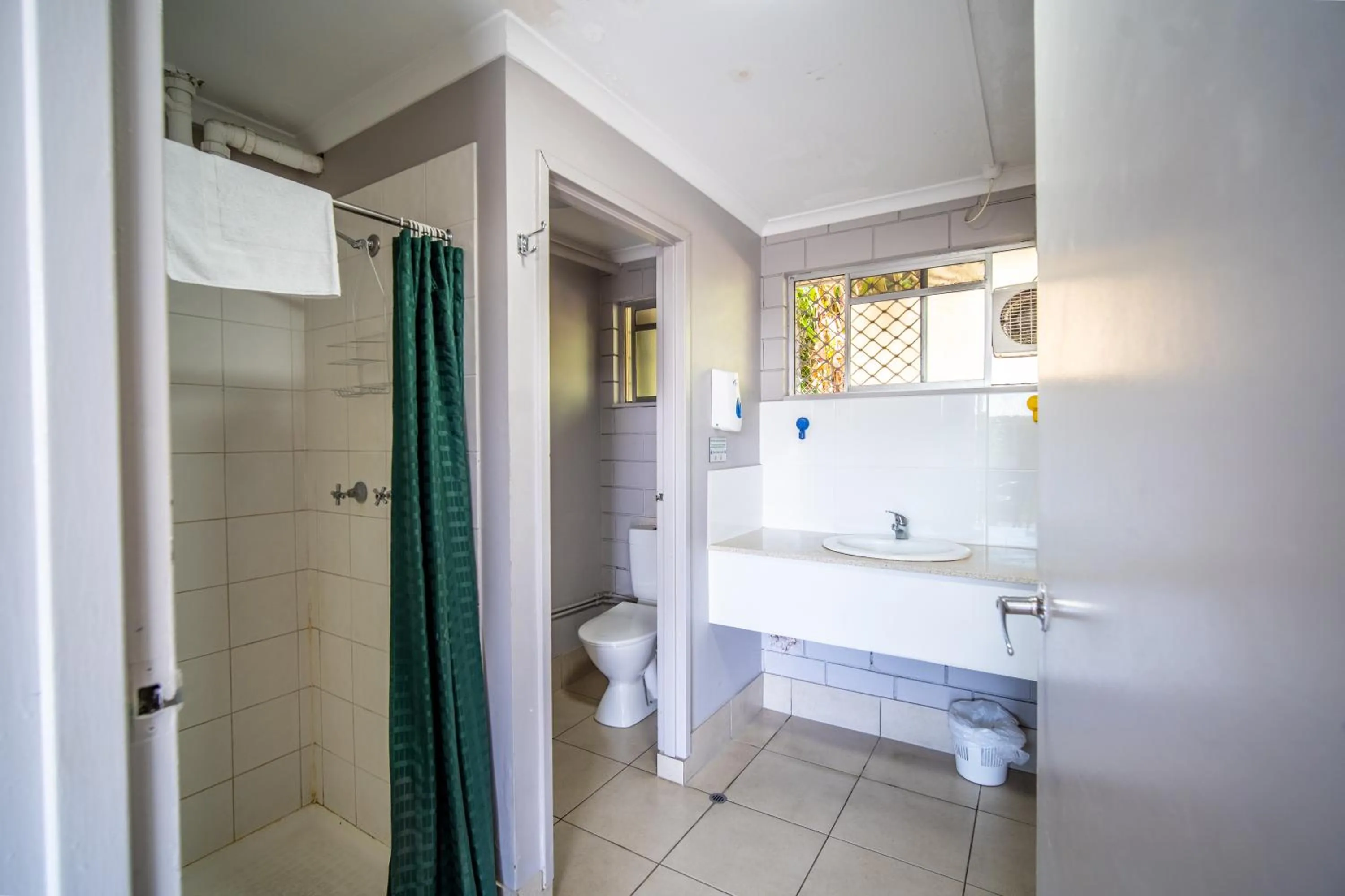 Bathroom in The Hostel, Airlie Beach