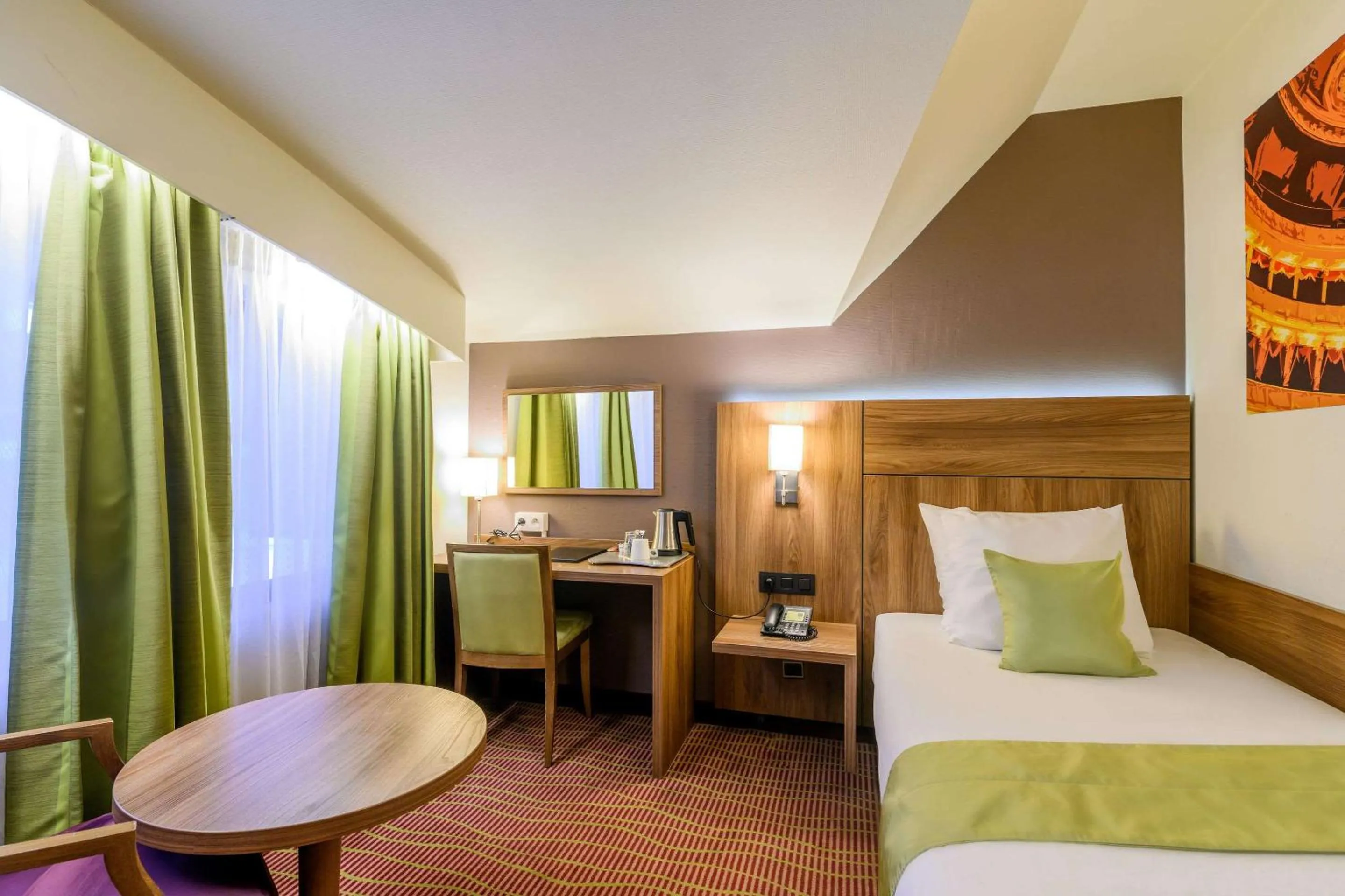 Photo of the whole room, Bed in Hotel Opera Antwerpen Centrum