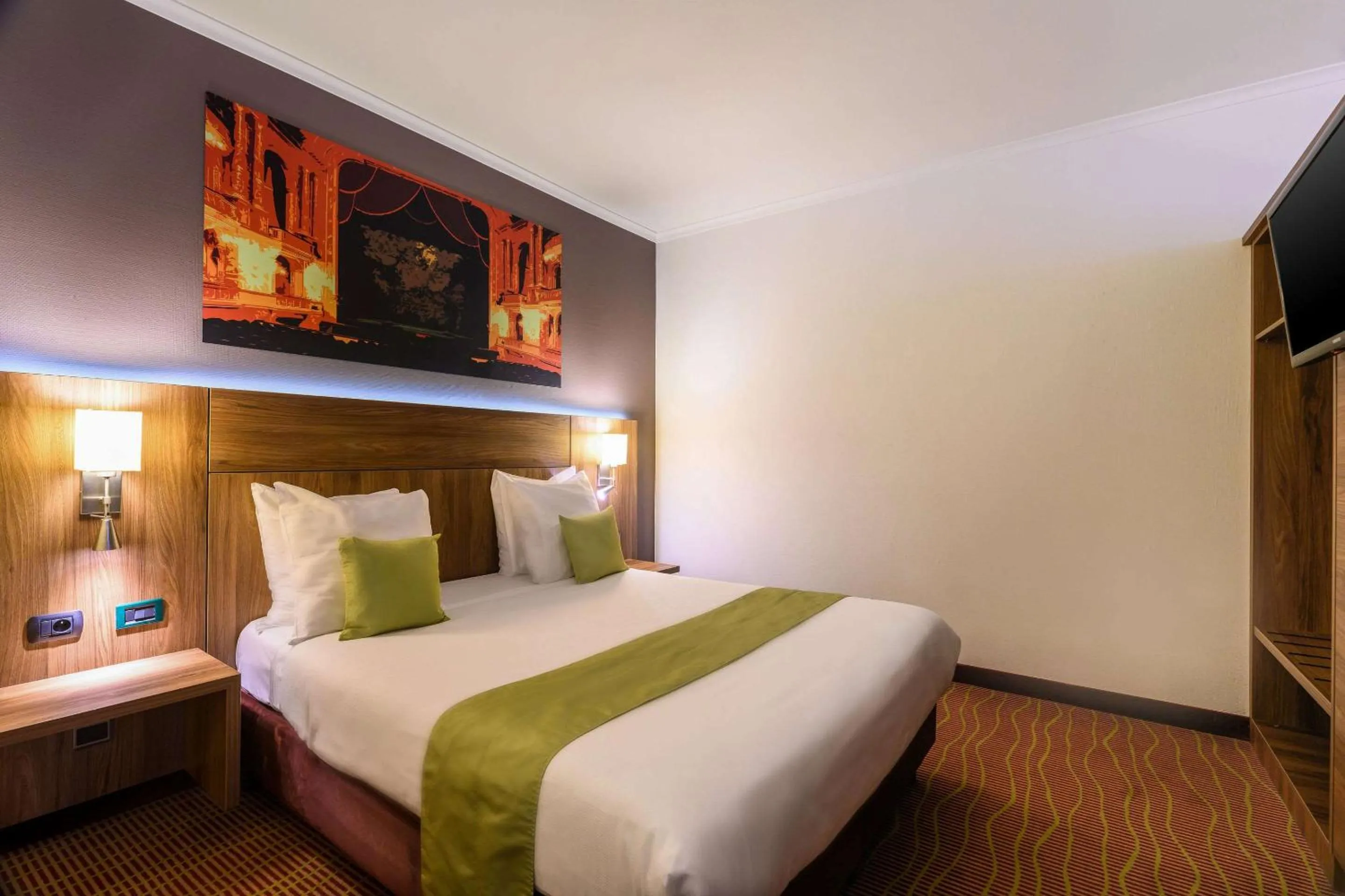 Photo of the whole room, Bed in Hotel Opera Antwerpen Centrum