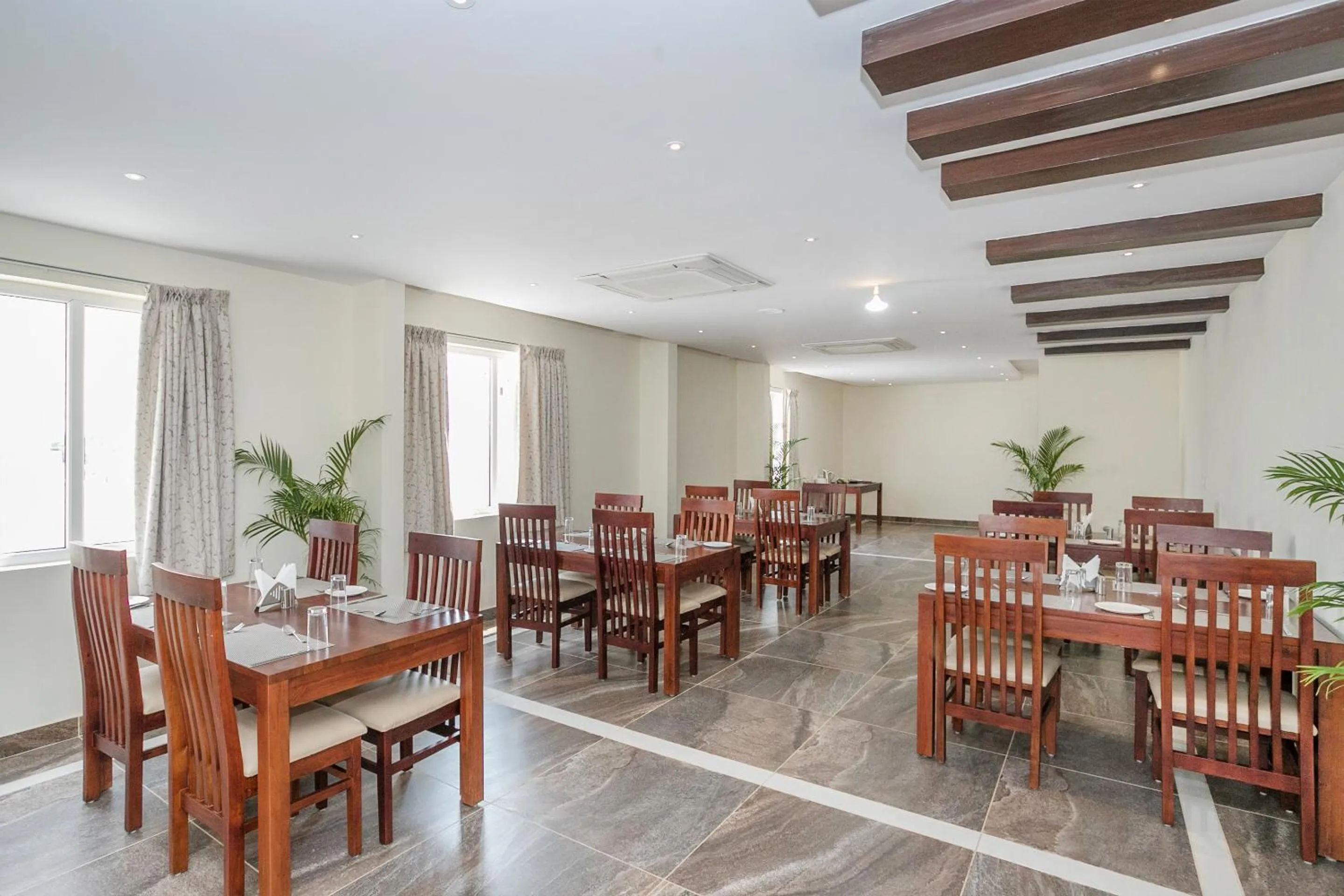 Restaurant/places to eat in Super Hotel O Ivy Dew Drops