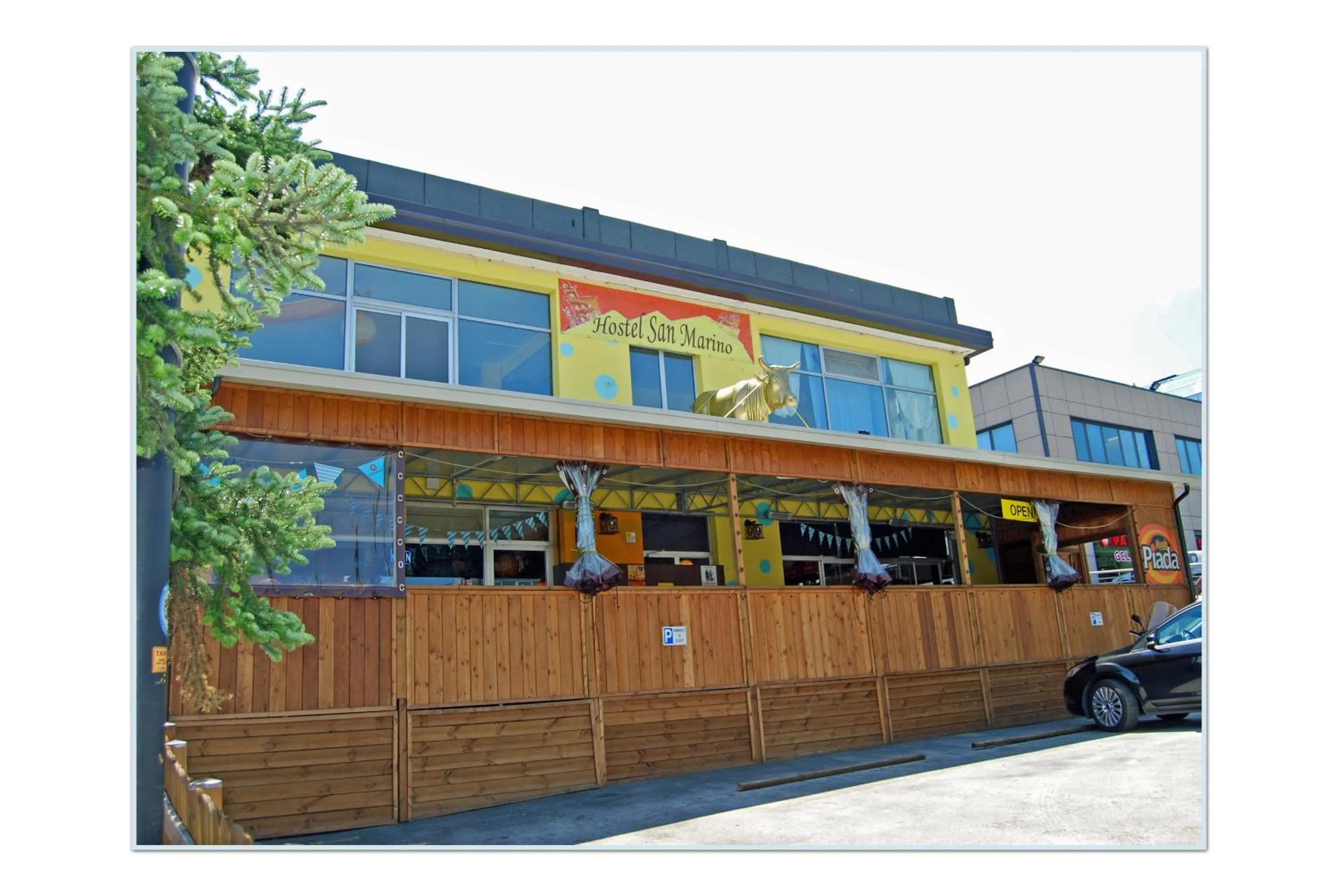 Facade/entrance in Hostel San Marino