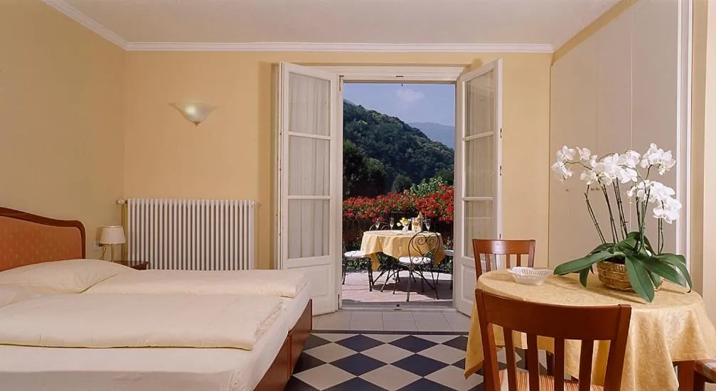 Balcony/Terrace, Bed in Hotel Villa Delle Palme
