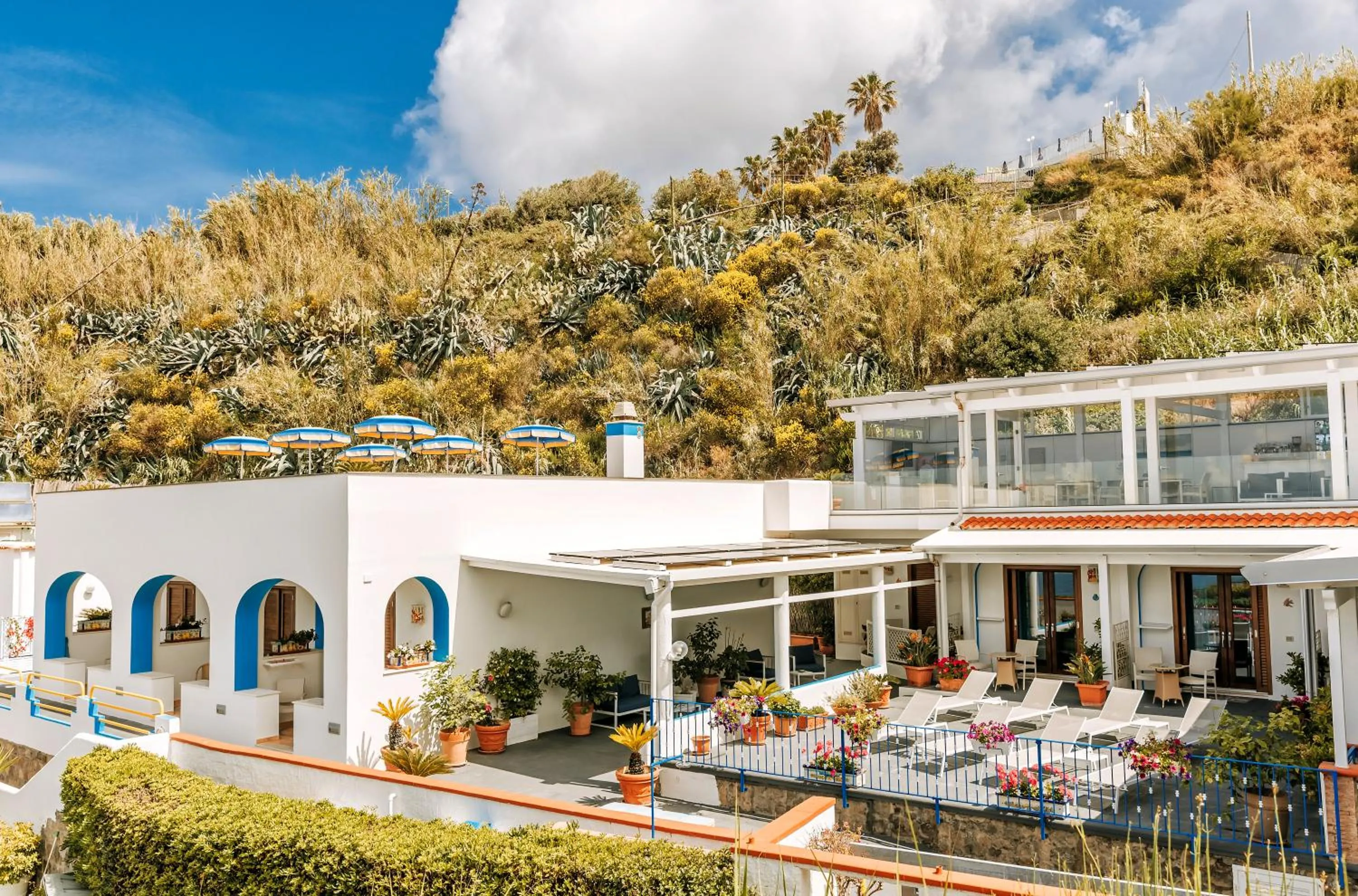 Property building in Hotel Cava Dell'Isola