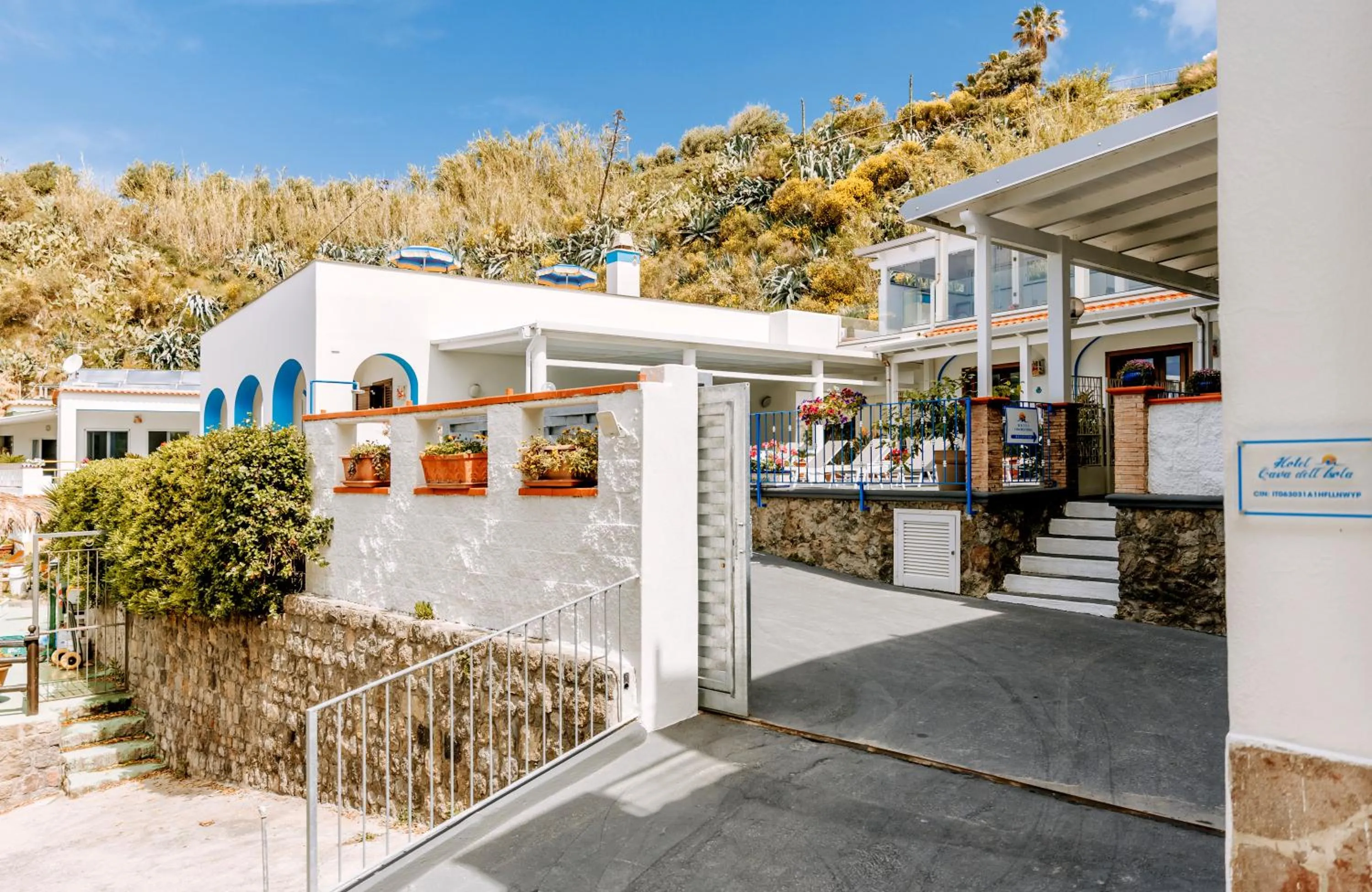 Property building in Hotel Cava Dell'Isola