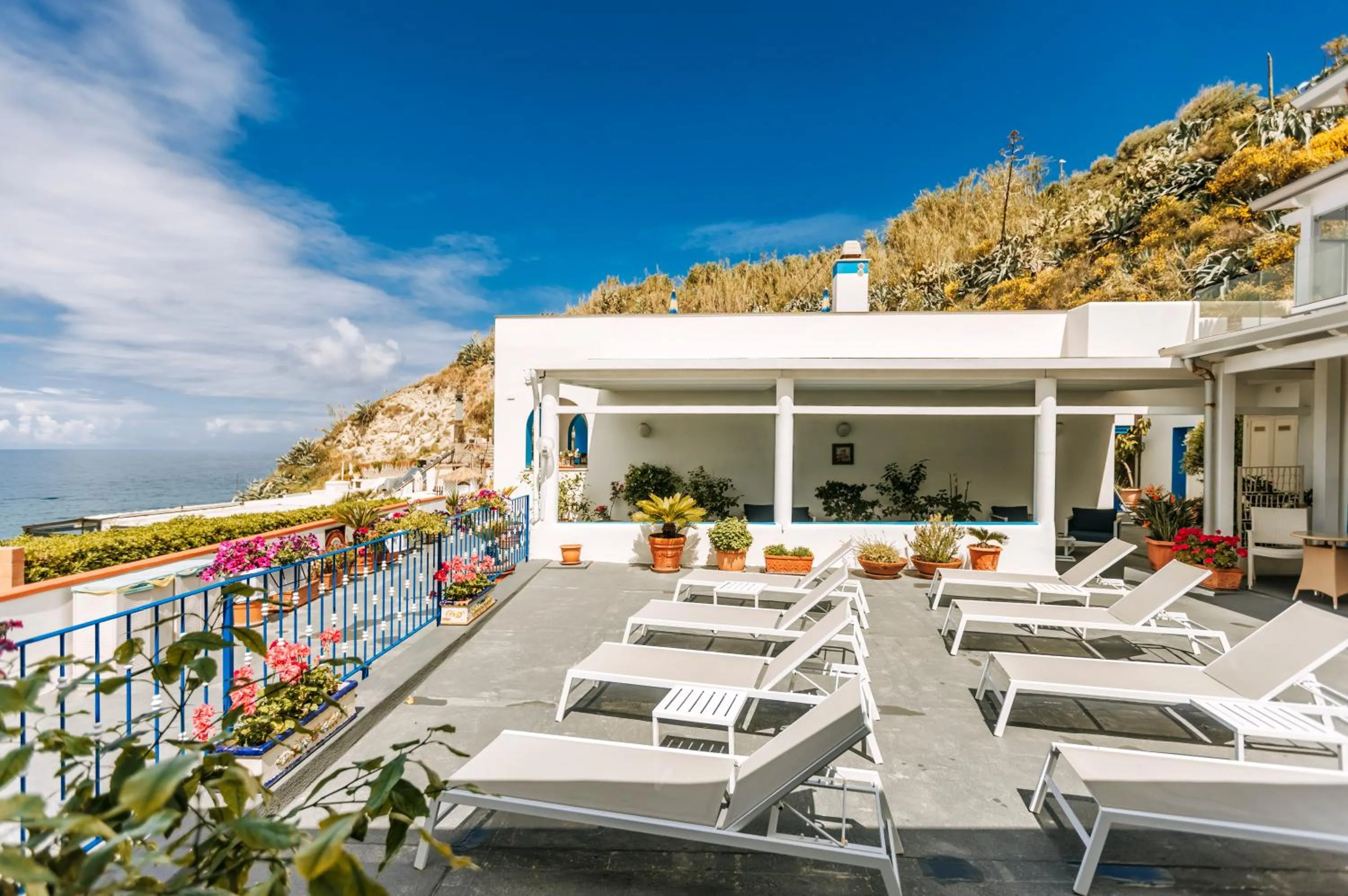 Property building in Hotel Cava Dell'Isola