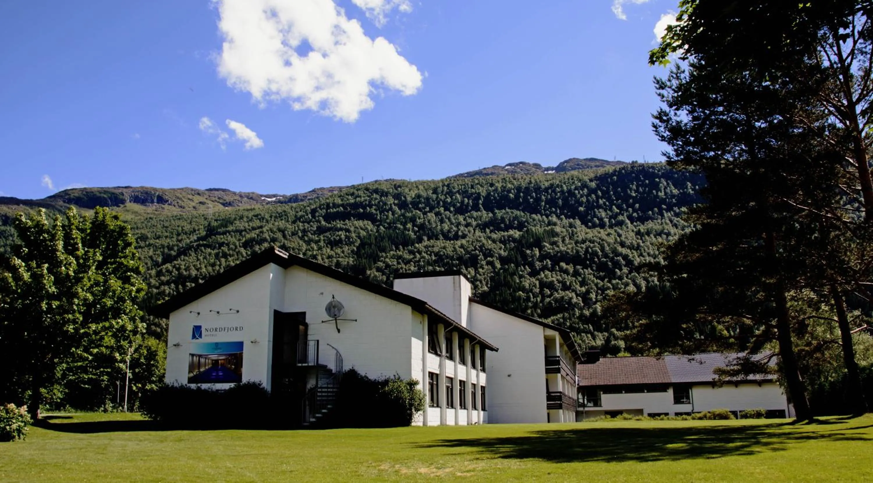Property building in Nordfjord Hotell