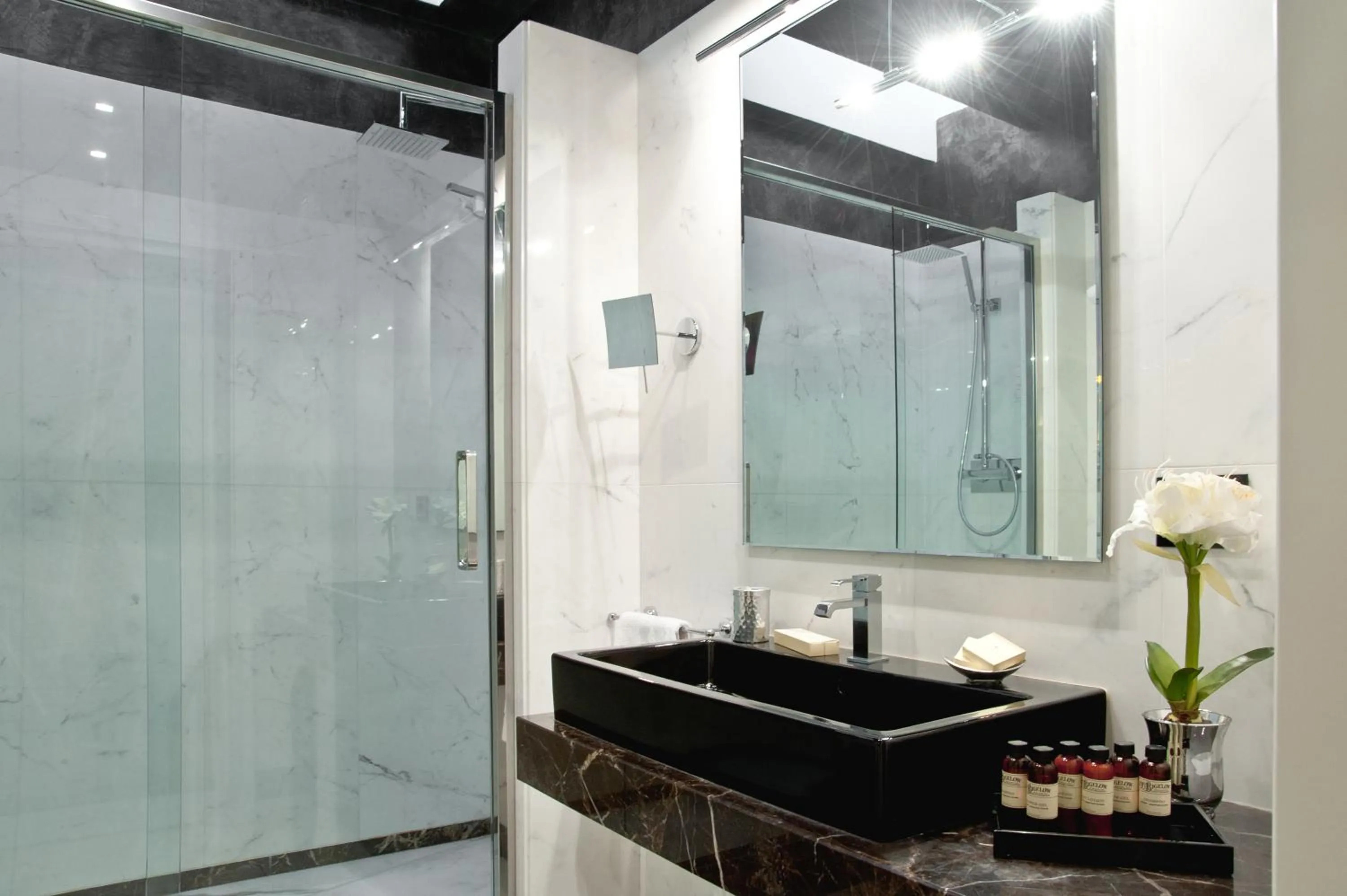 Shower in Hotel Stella Della Versilia