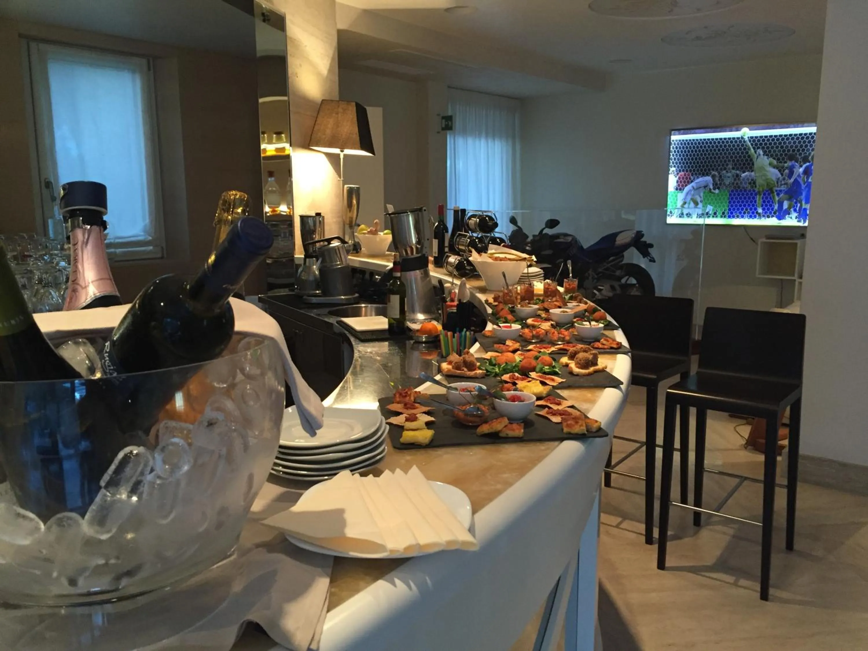 Communal lounge/ TV room in Hotel Stella Della Versilia