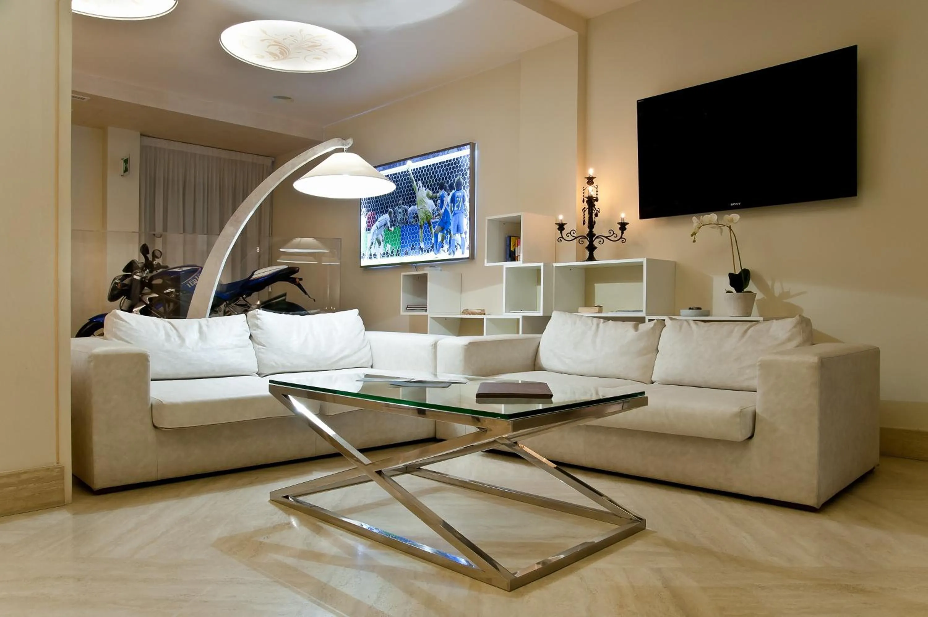 Communal lounge/ TV room in Hotel Stella Della Versilia