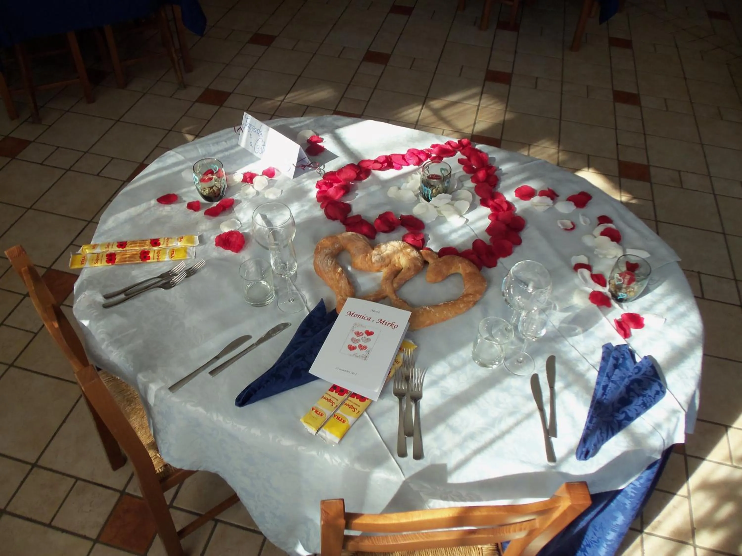 Restaurant/places to eat in Hotel Santoni