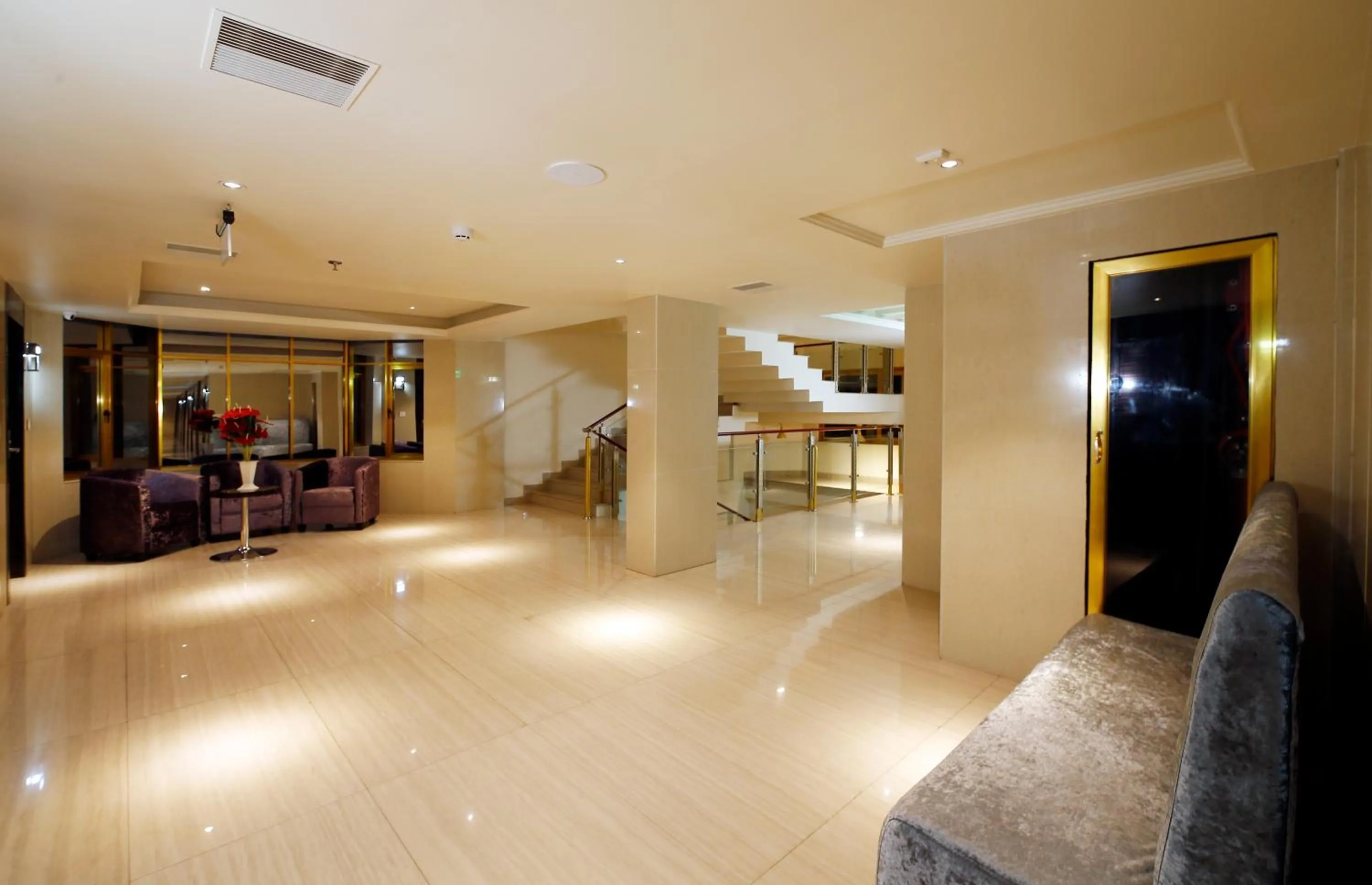 Communal lounge/ TV room in Hotel Park Residency