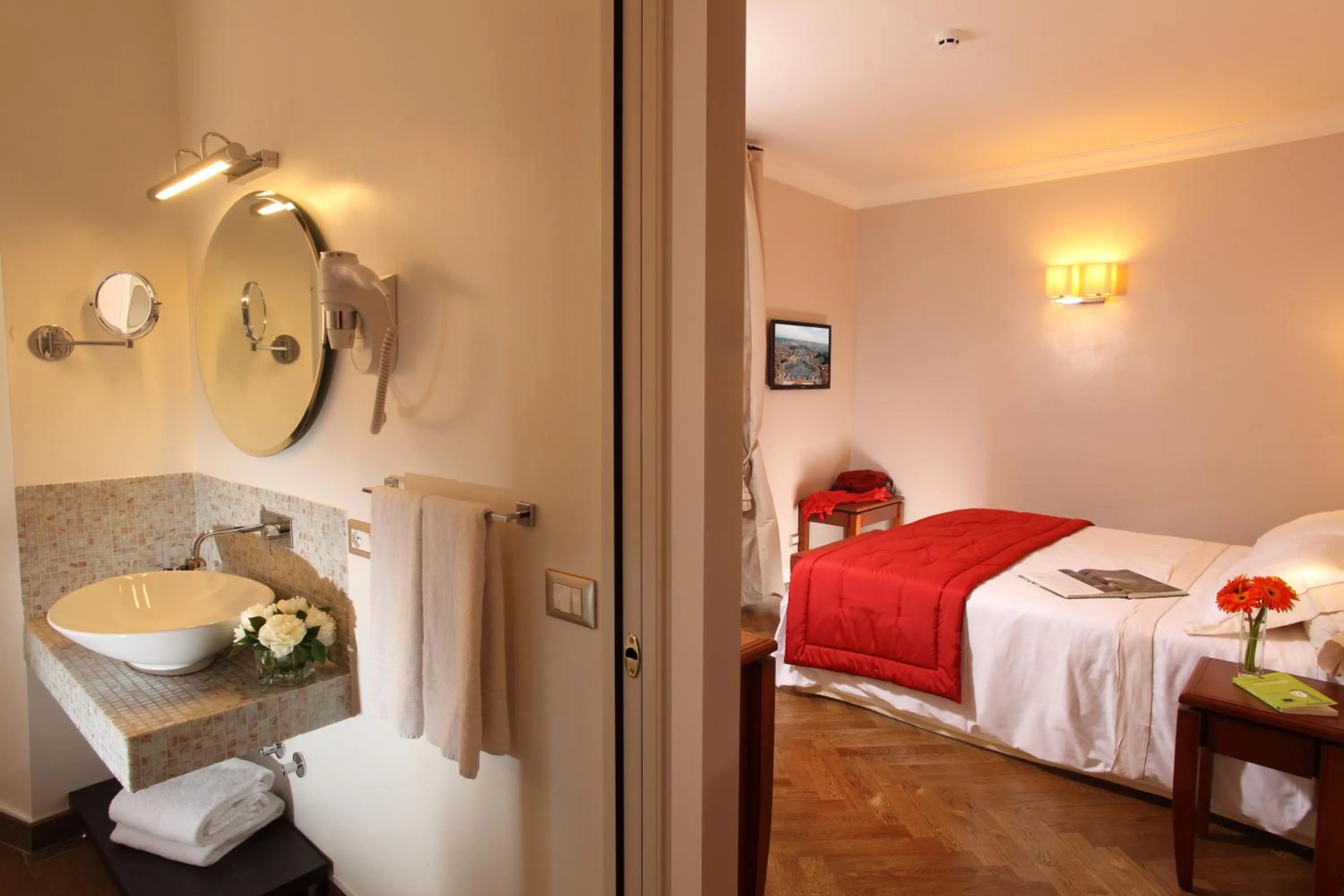 Photo of the whole room, Bed in Vivaldi Luxury Rooms