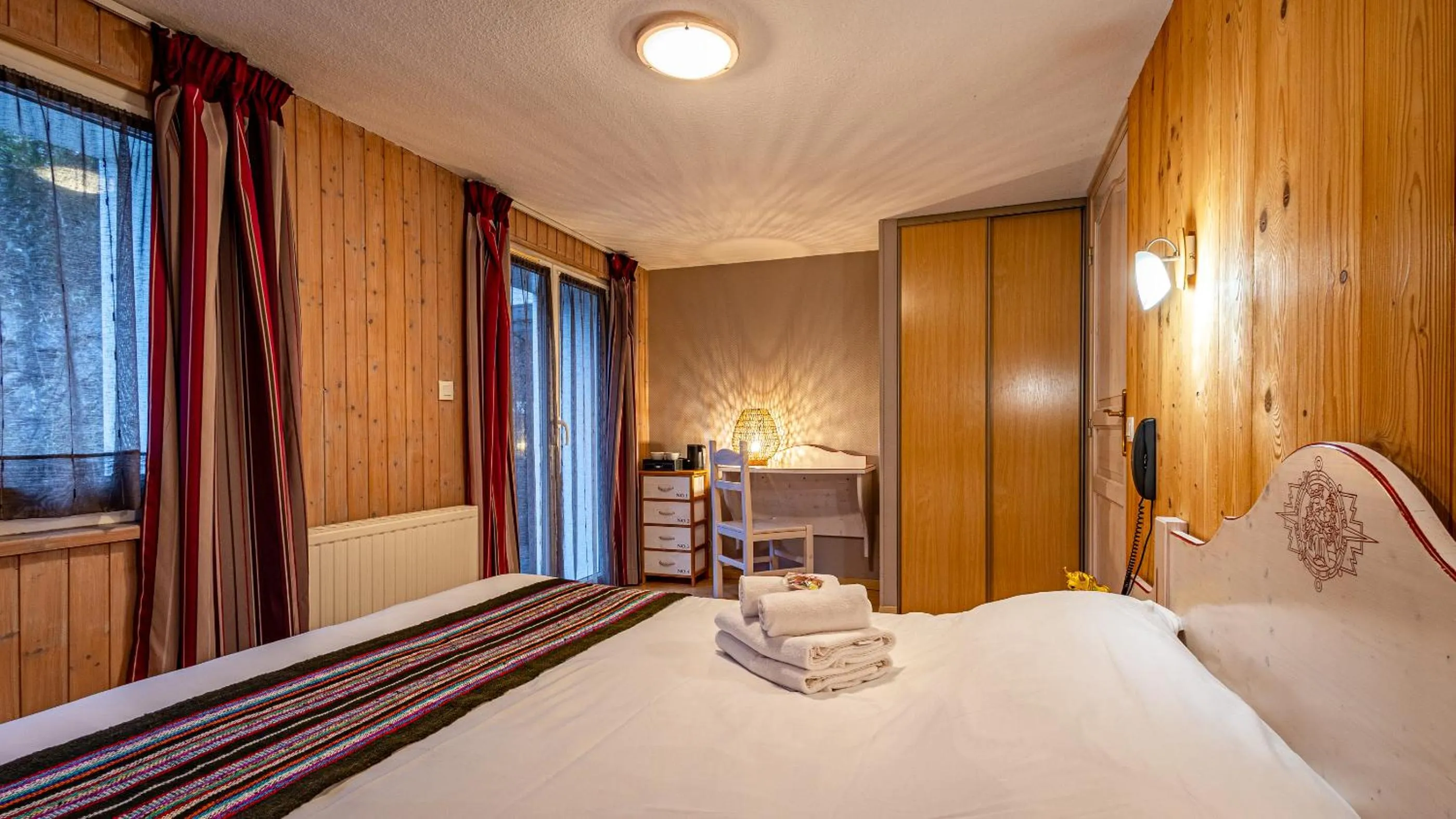 Bed in Hôtel - Restaurant Le Couchetat