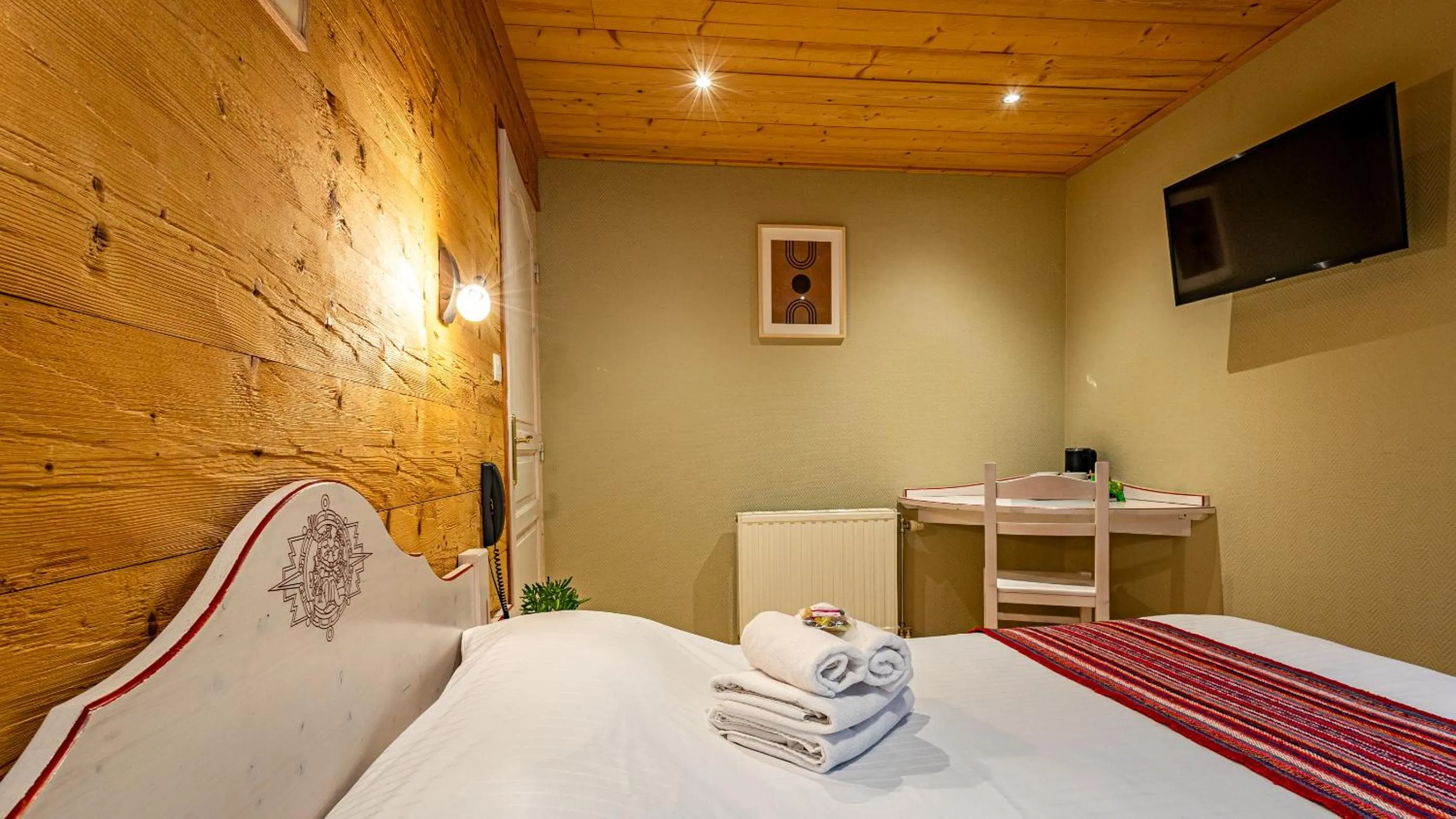 Bed in Hôtel - Restaurant Le Couchetat