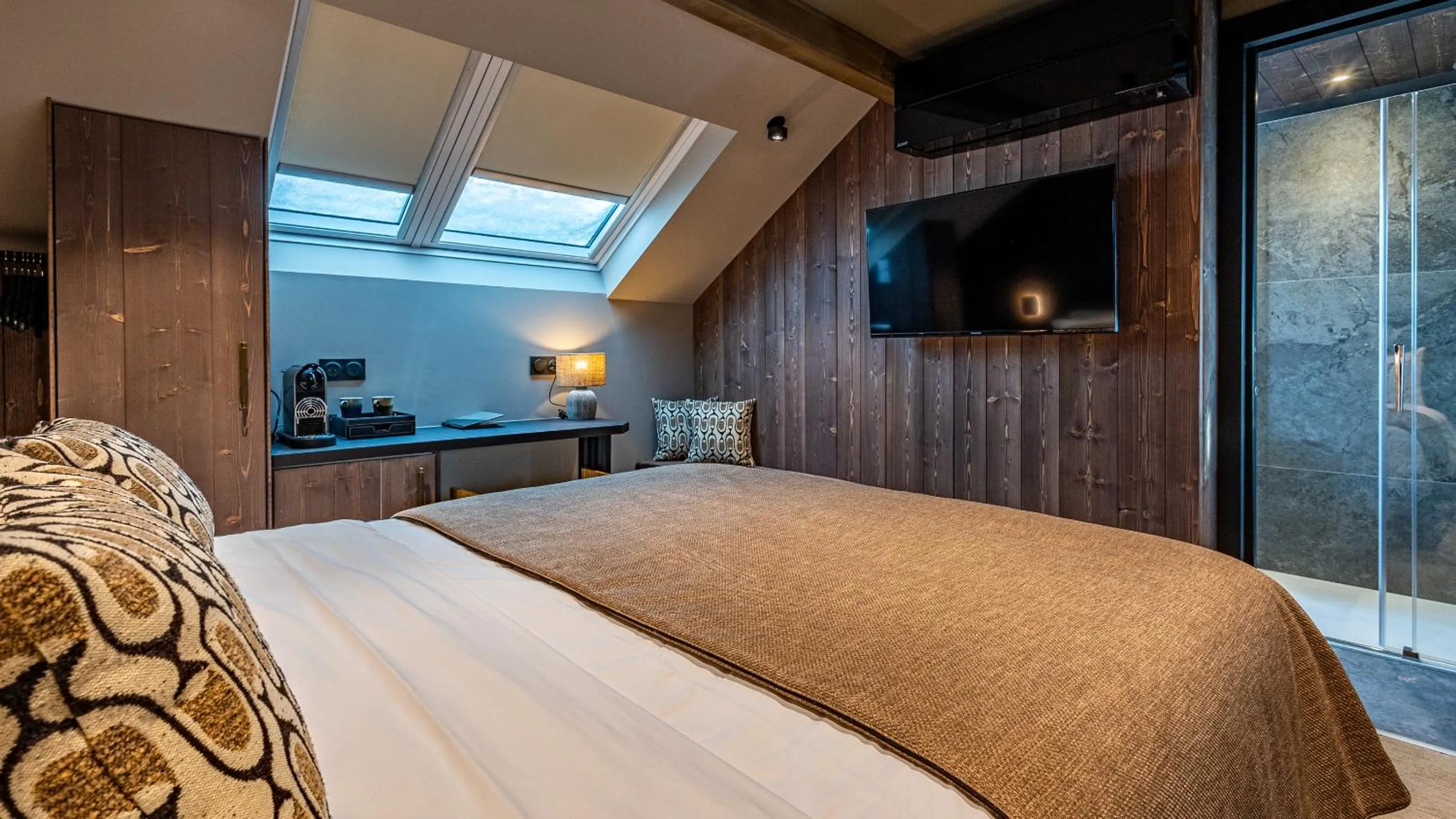 Bed in Hôtel - Restaurant Le Couchetat