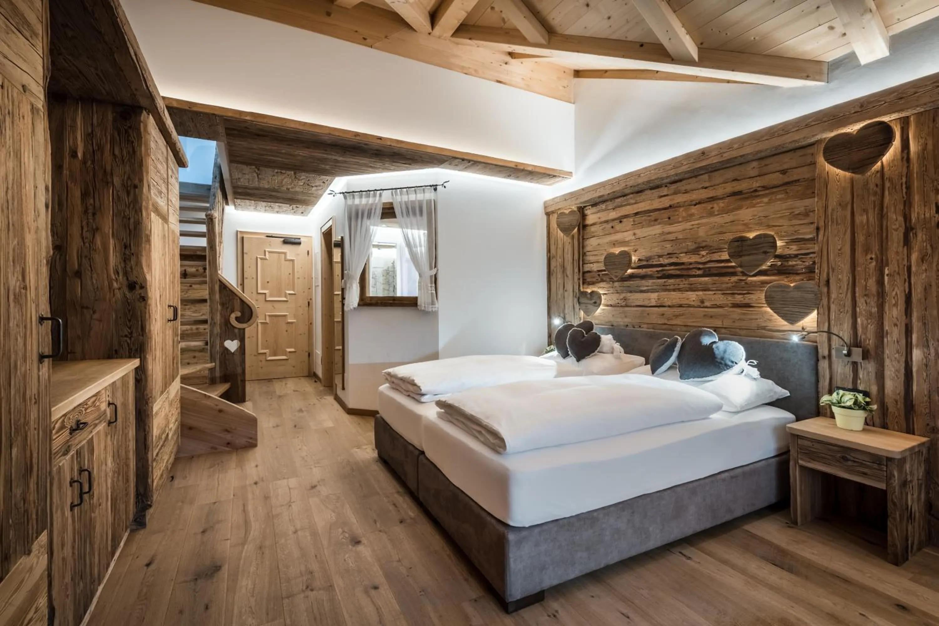 Bed in Alpenhotel Plaza