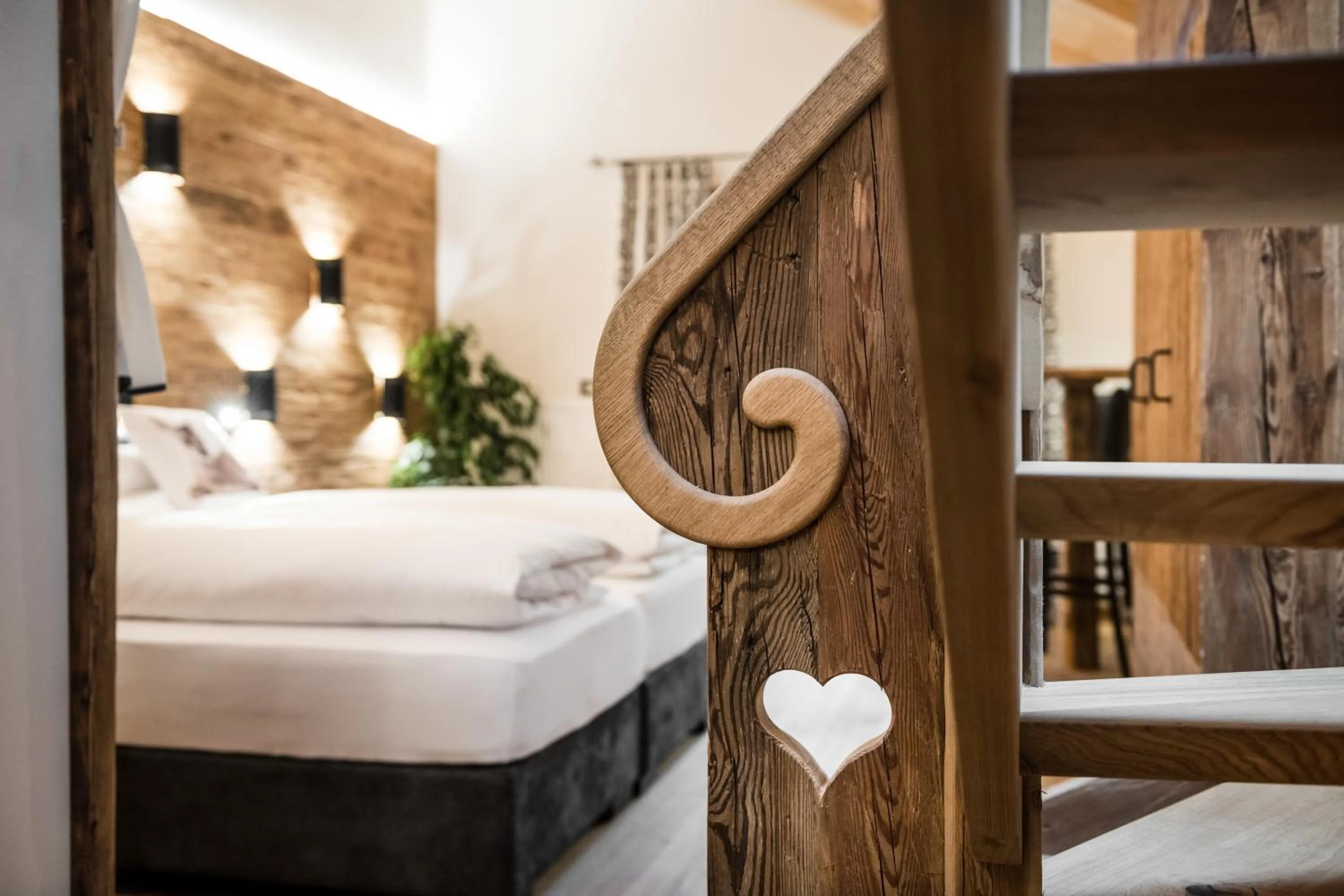 Decorative detail, Bed in Alpenhotel Plaza