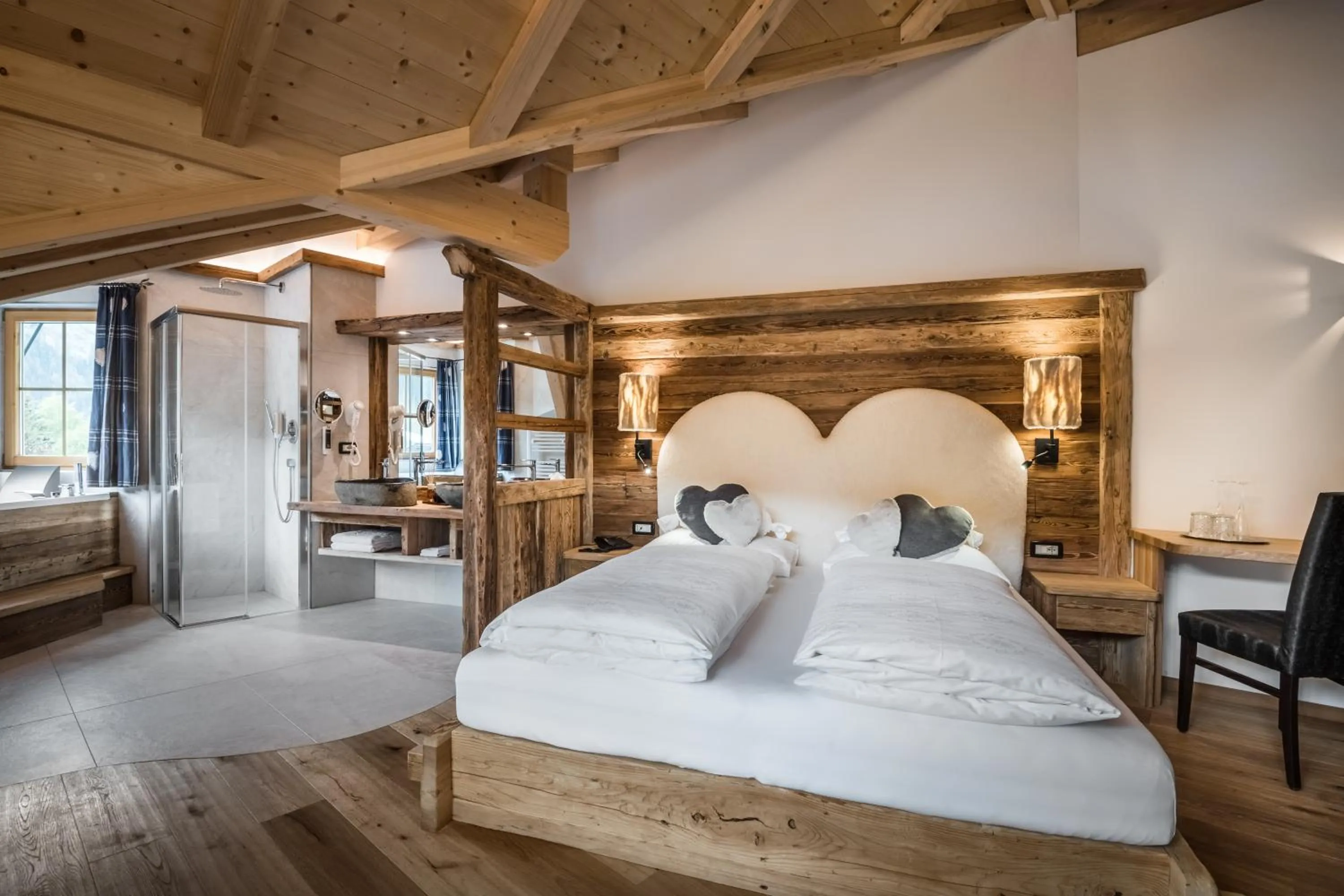 Bed in Alpenhotel Plaza