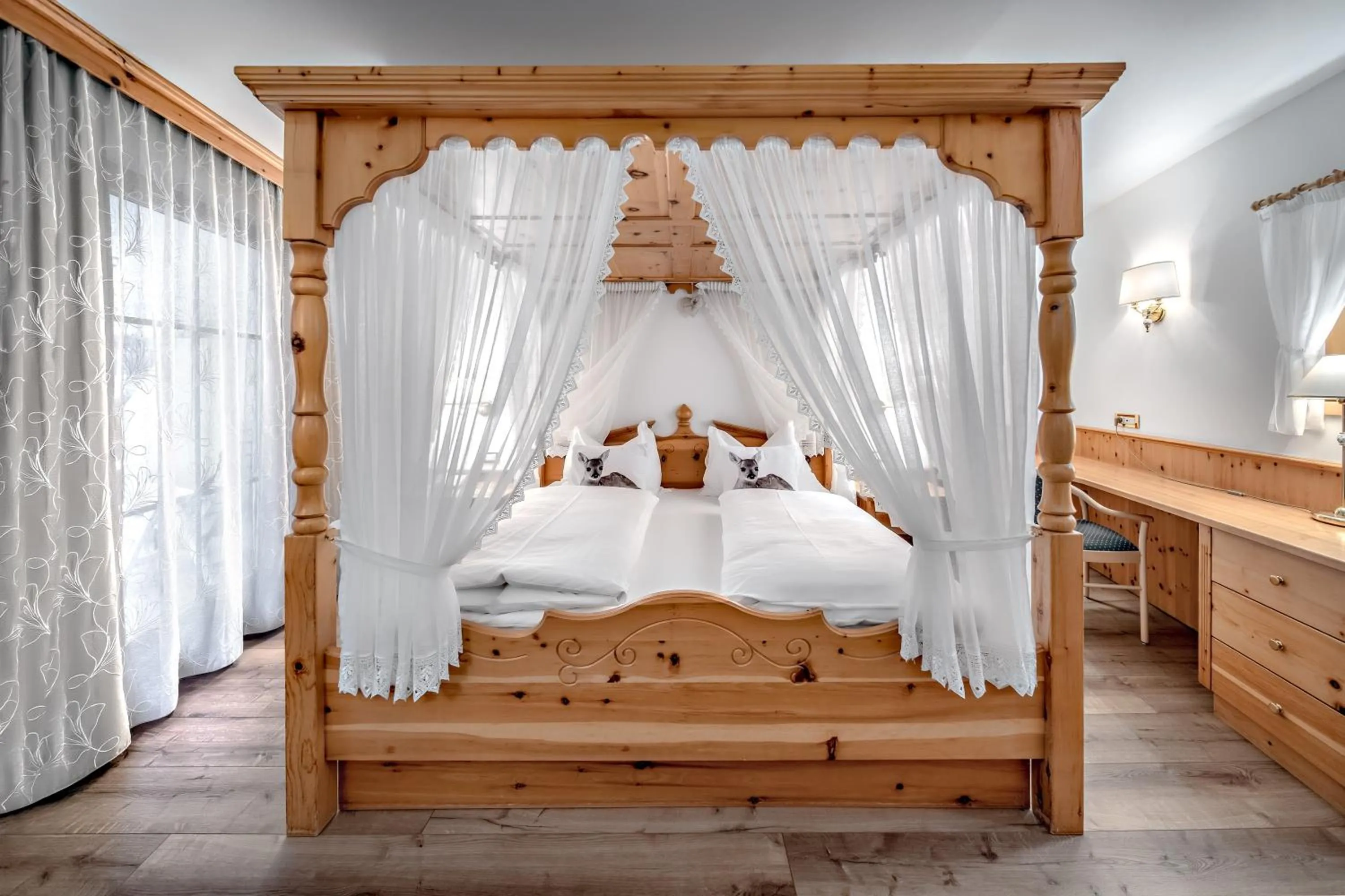 Bedroom, Bed in Alpenhotel Plaza