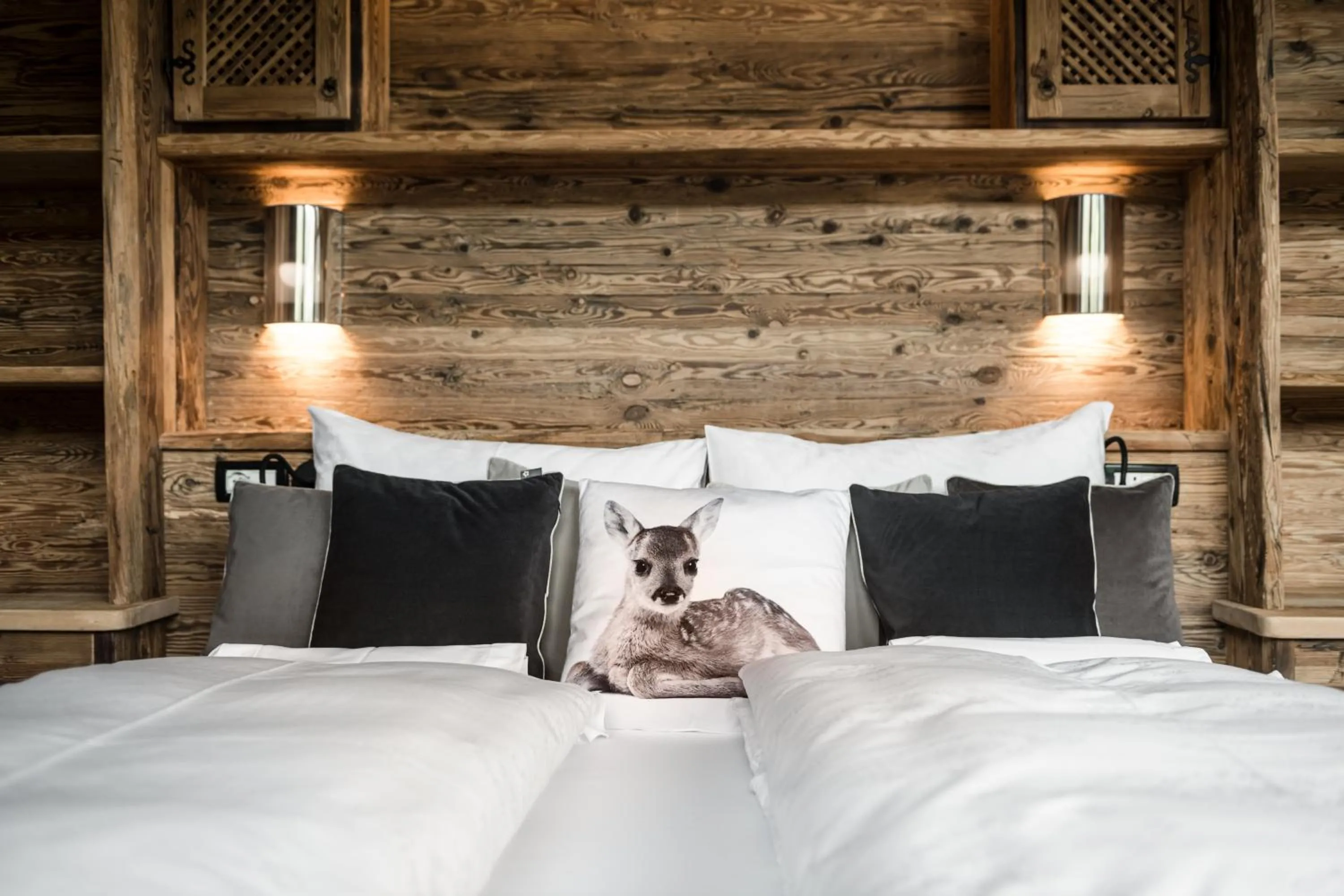 Bed in Alpenhotel Plaza