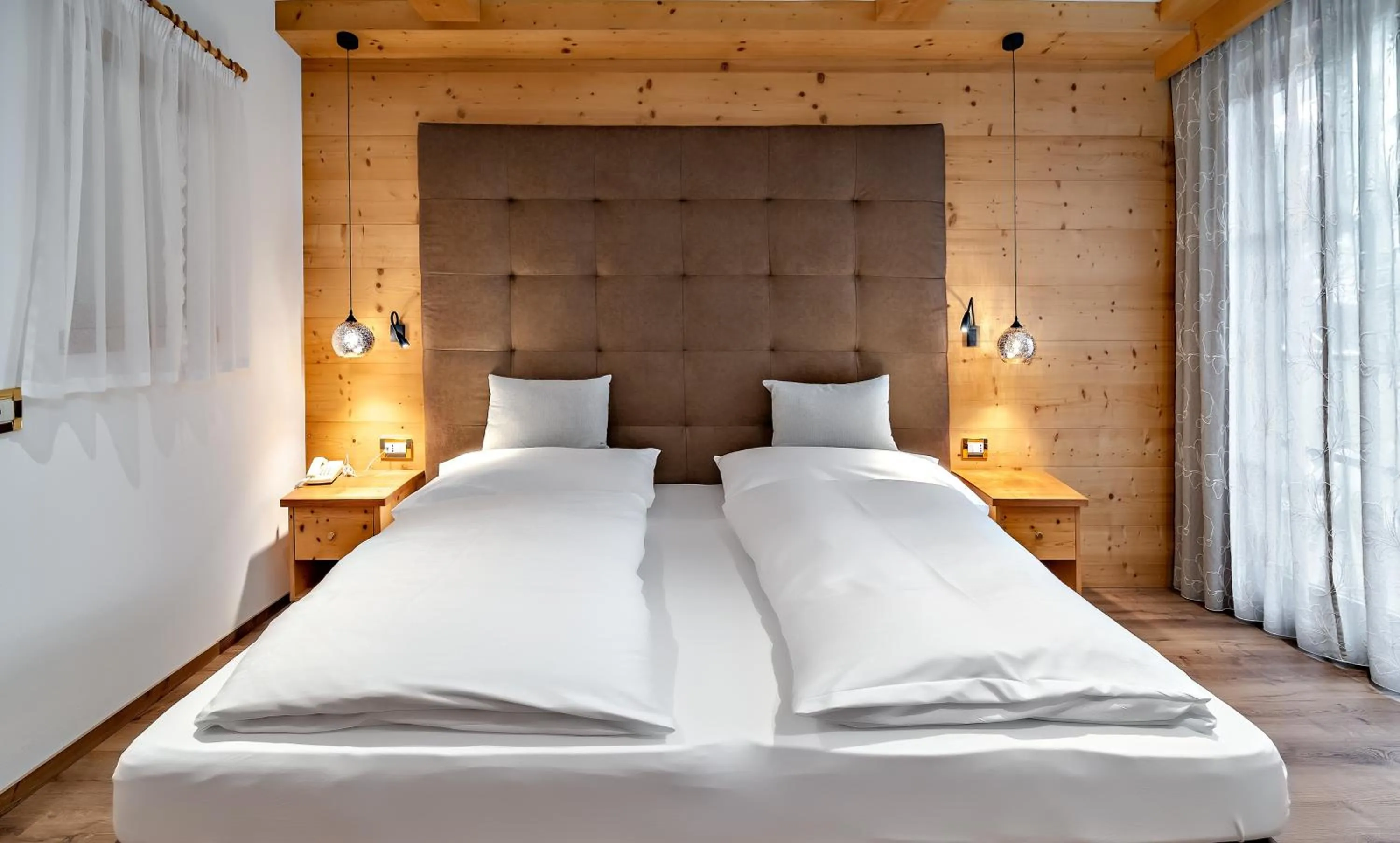 Bed in Alpenhotel Plaza