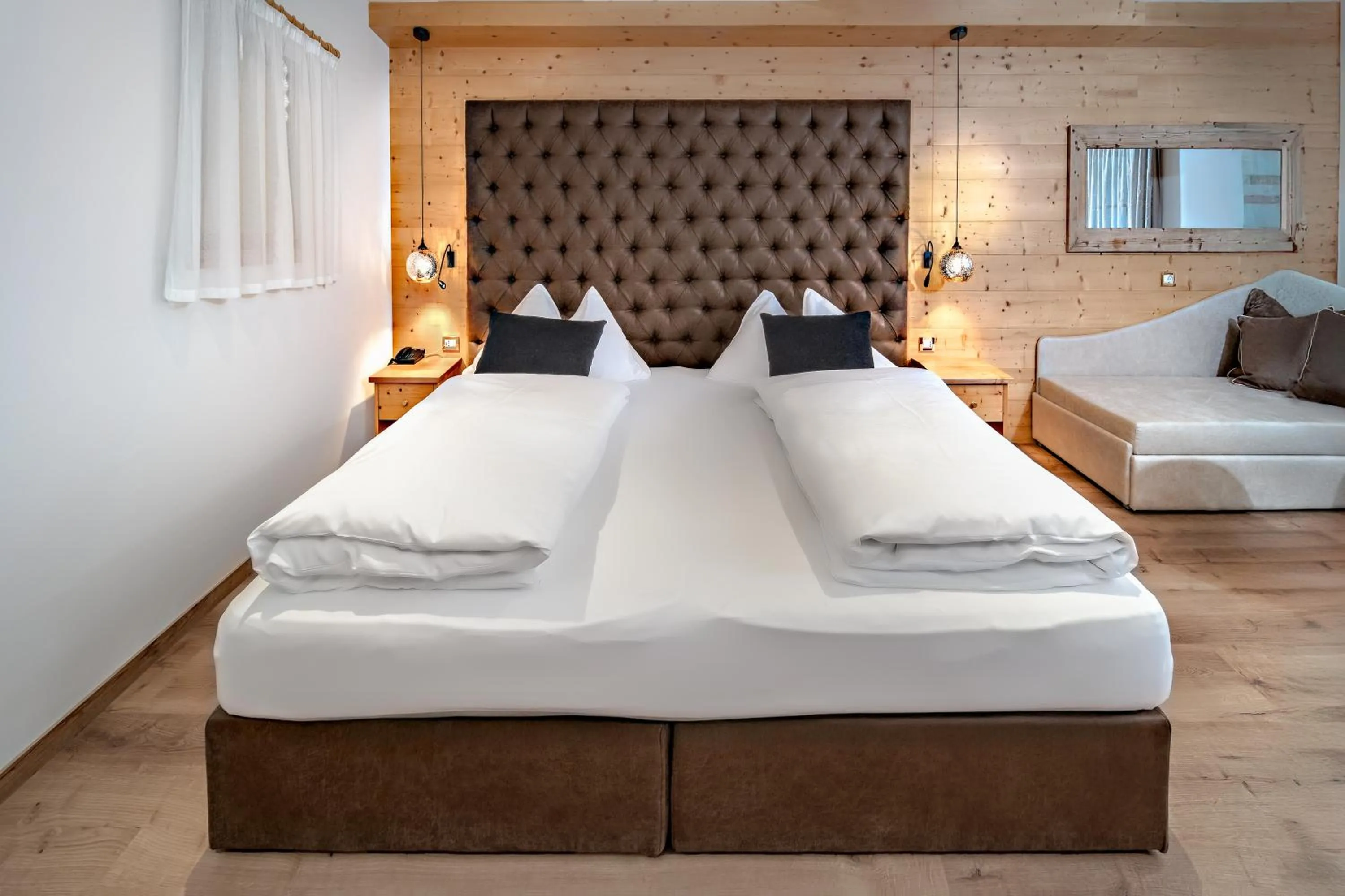 Bedroom, Bed in Alpenhotel Plaza