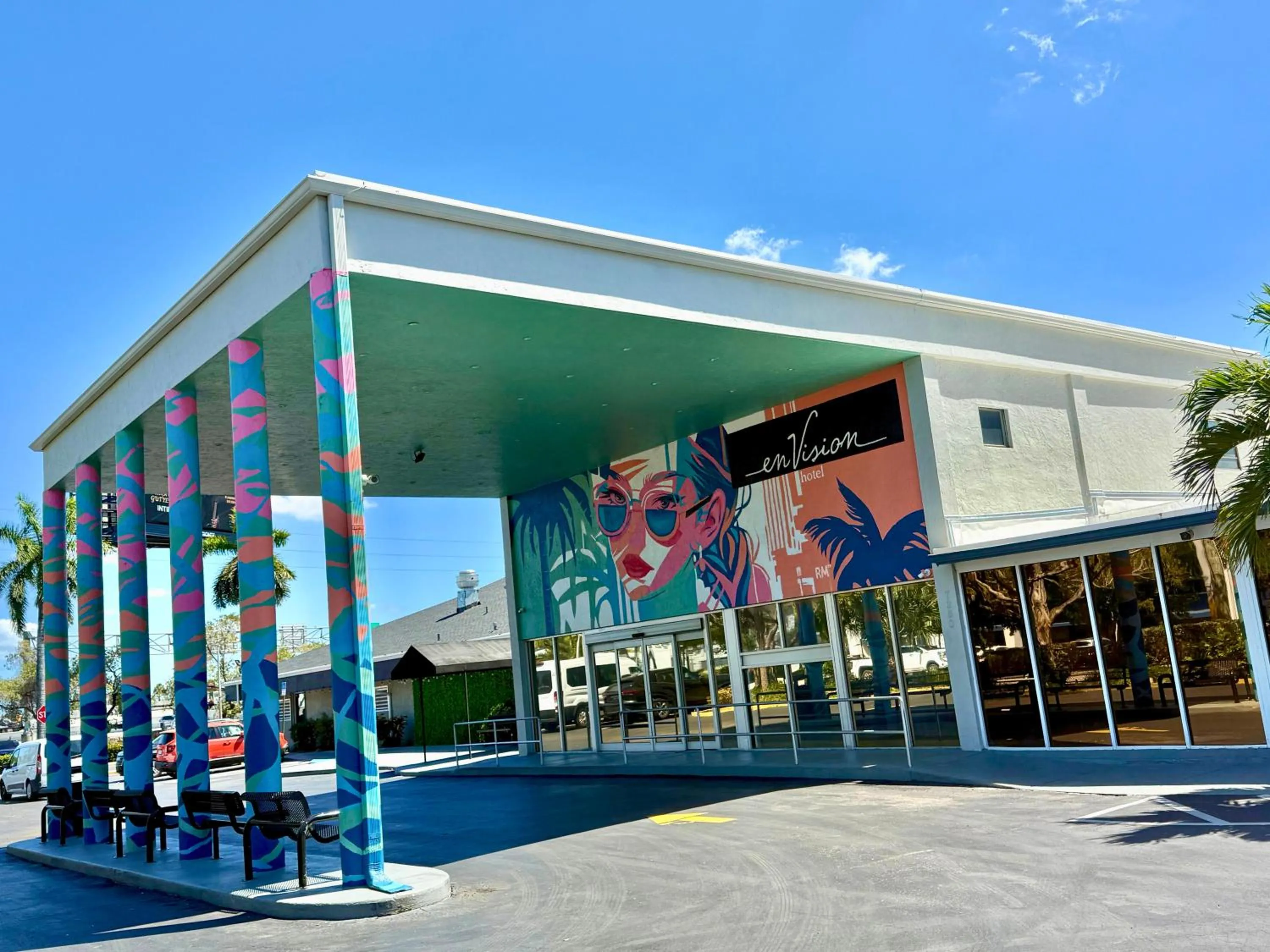 Facade/entrance in enVision Hotel Miami International Airport