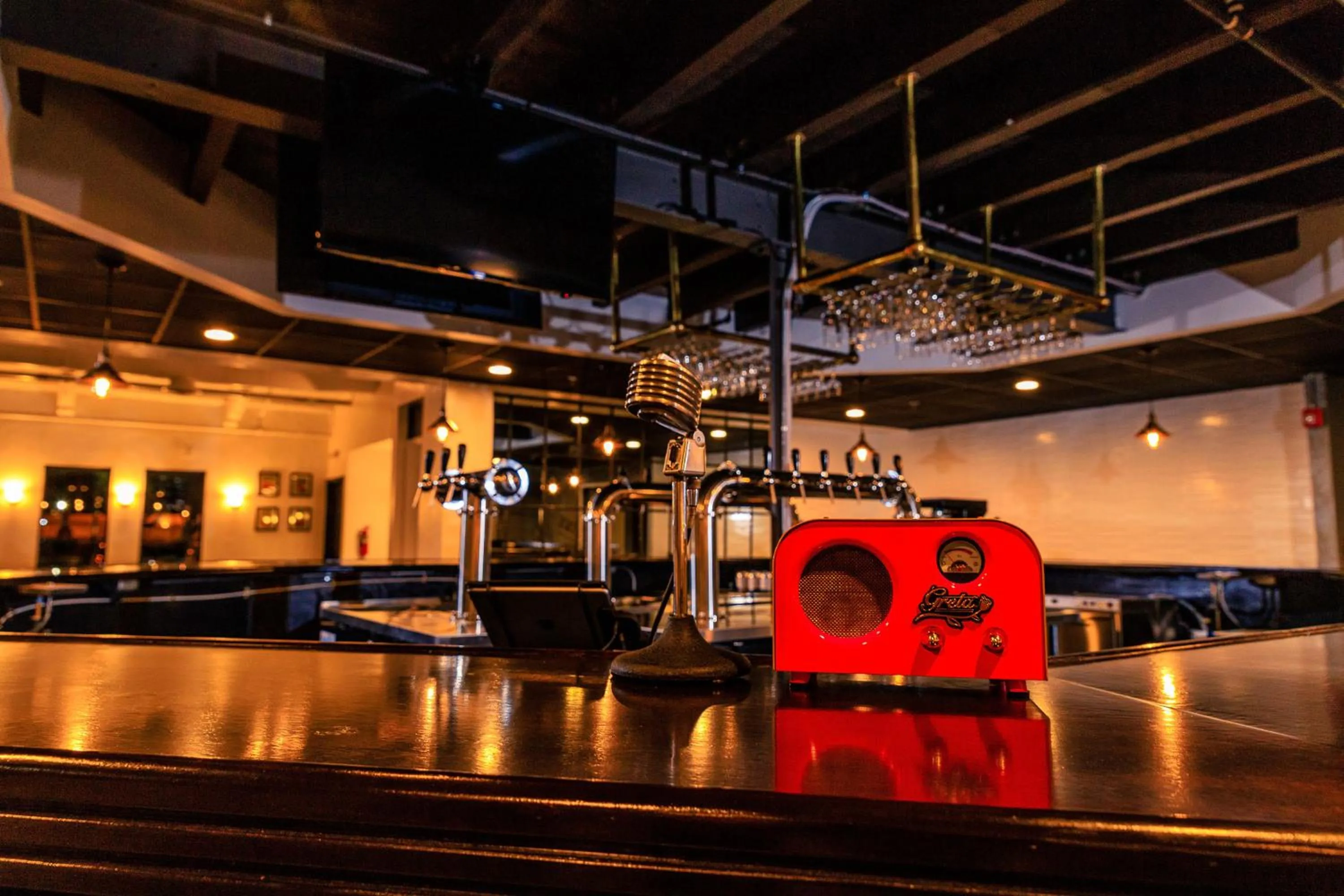 Restaurant/places to eat in enVision Hotel Miami International Airport