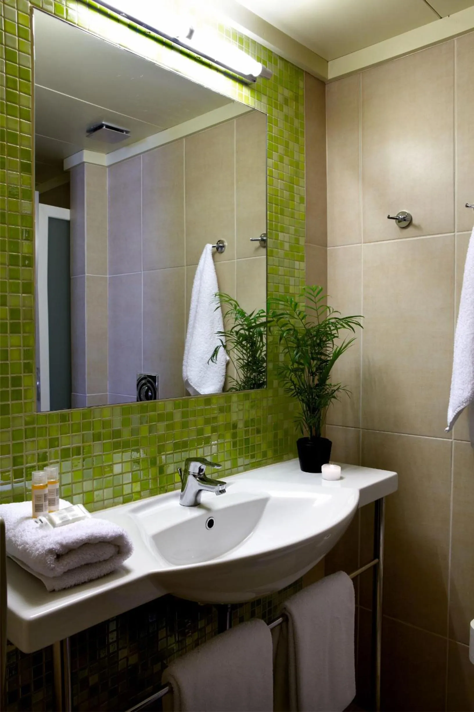 Shower in Mouikis Hotel Kefalonia