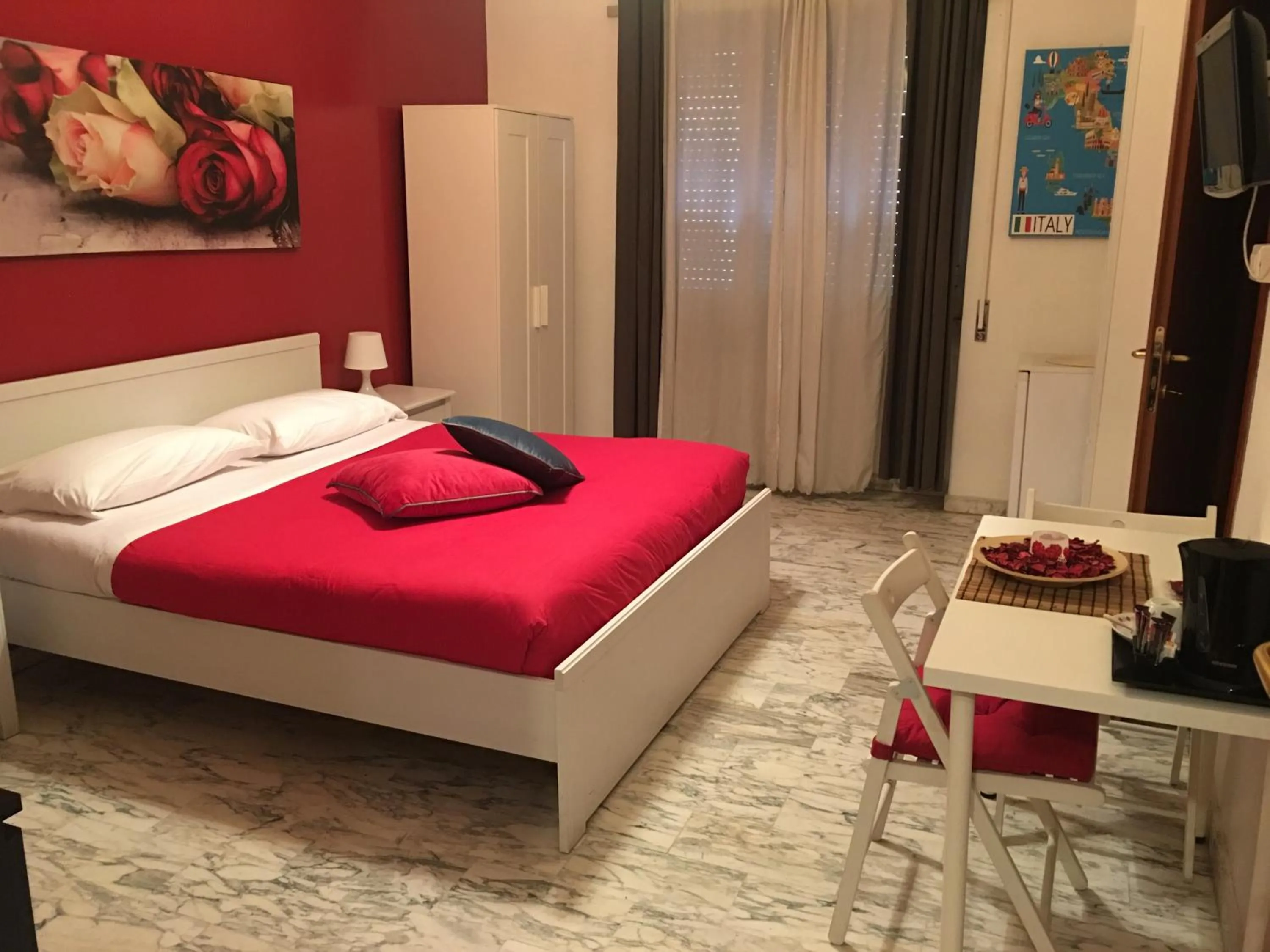 Photo of the whole room, Bed in Domum Vaticani