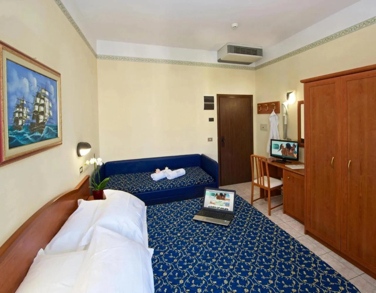 Bed in Hotel Queen Mary