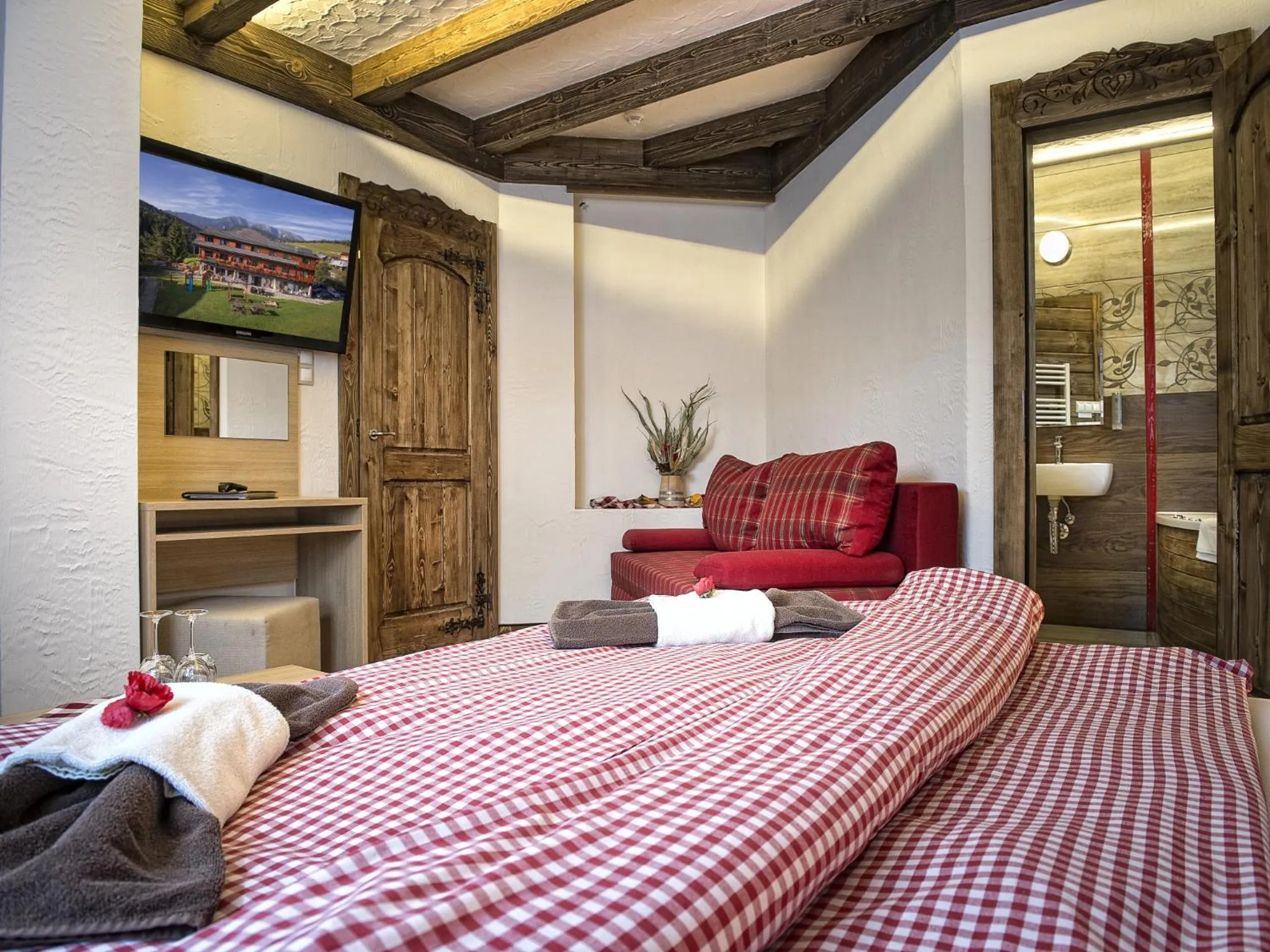 Photo of the whole room, Bed in Grand Hotel**** Bachledka Strachan