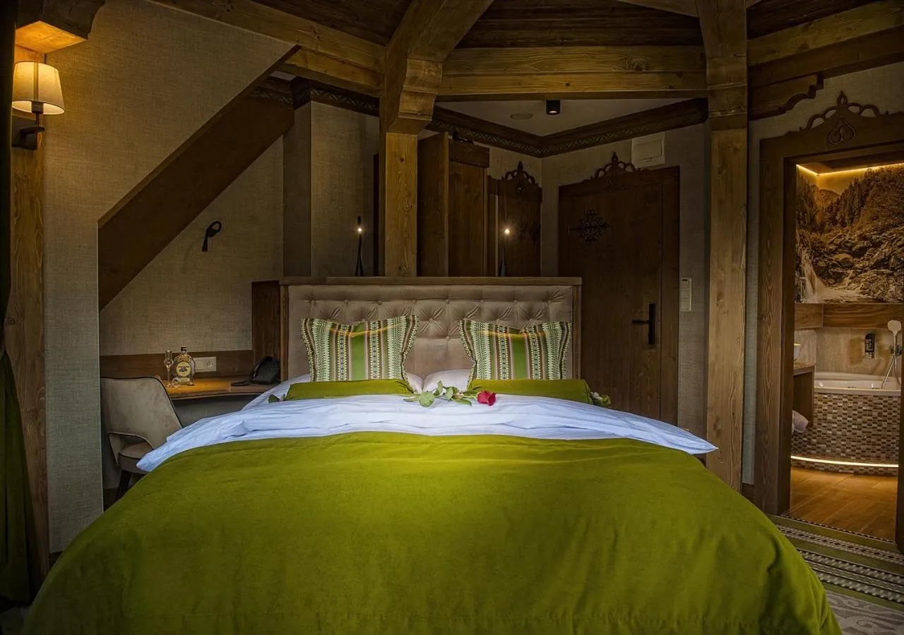 Bathroom, Bed in Grand Hotel**** Bachledka Strachan