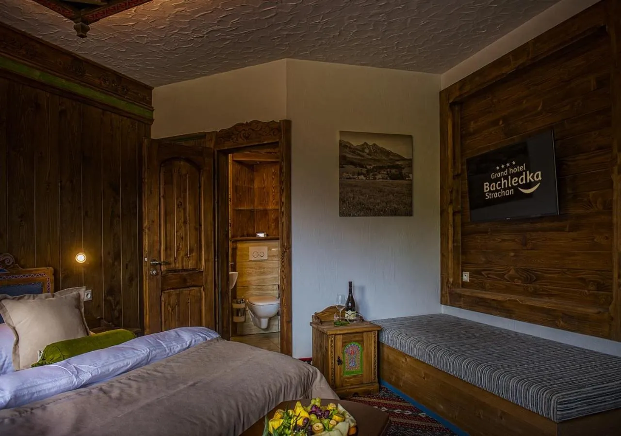 Bathroom, Bed in Grand Hotel**** Bachledka Strachan