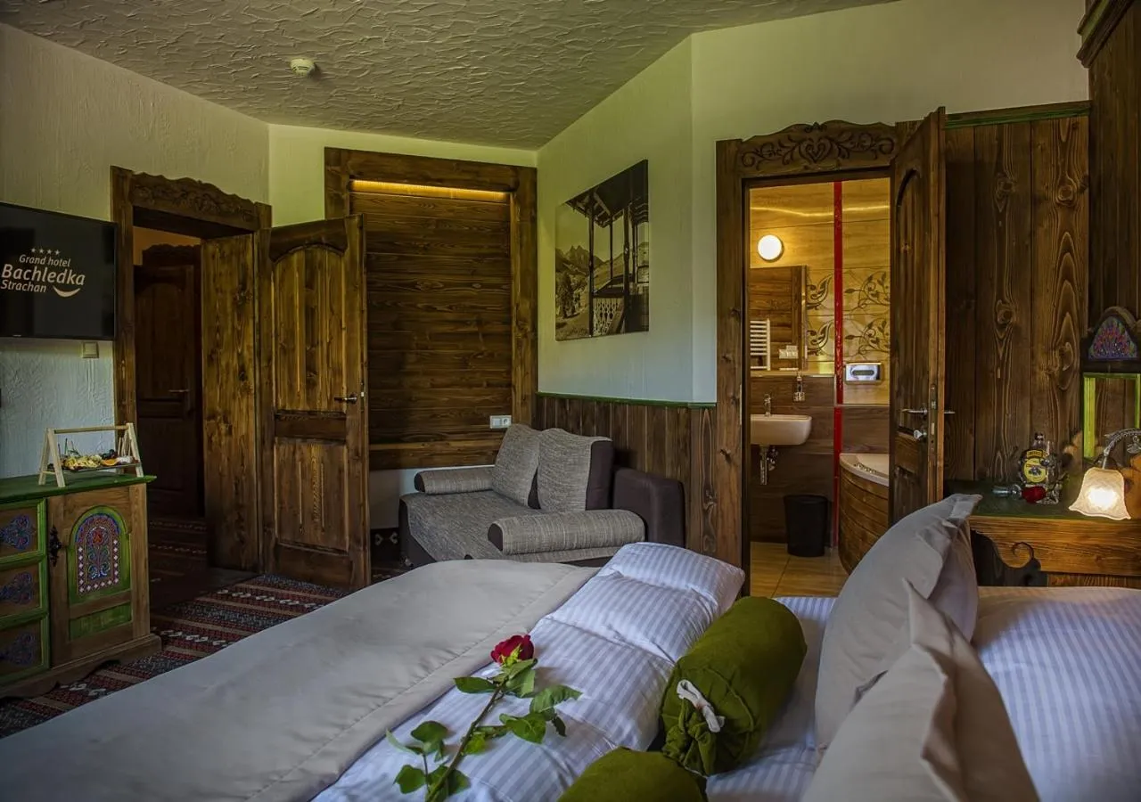 Bathroom, Bed in Grand Hotel**** Bachledka Strachan