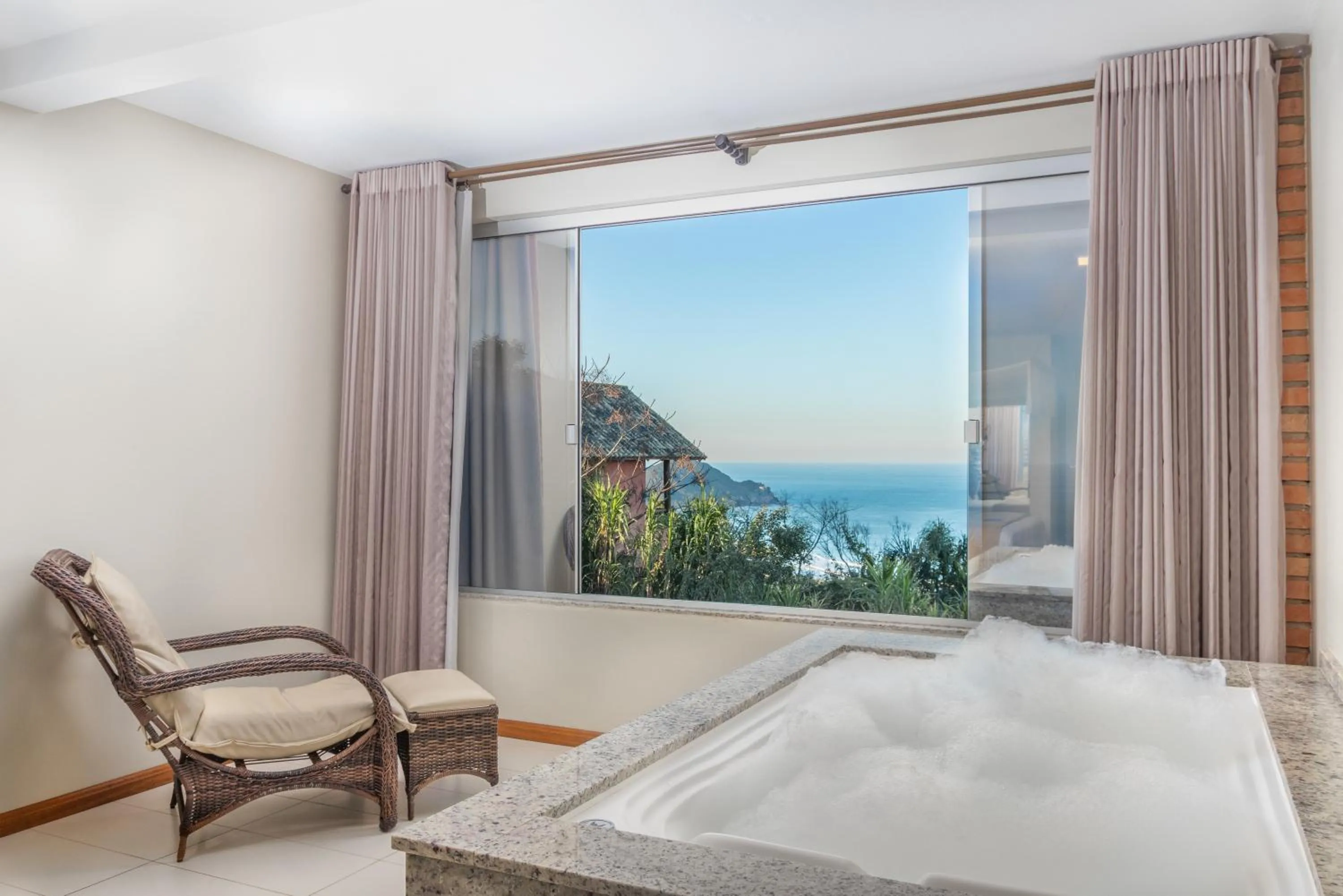 Double Room with Sea View in Pousada Rêmora