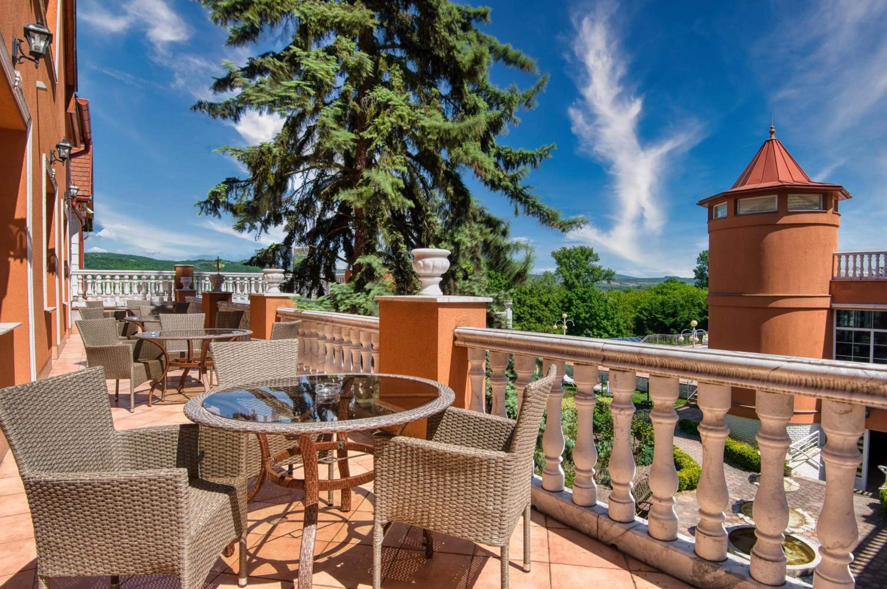 Patio in Hotel Bellevue Esztergom