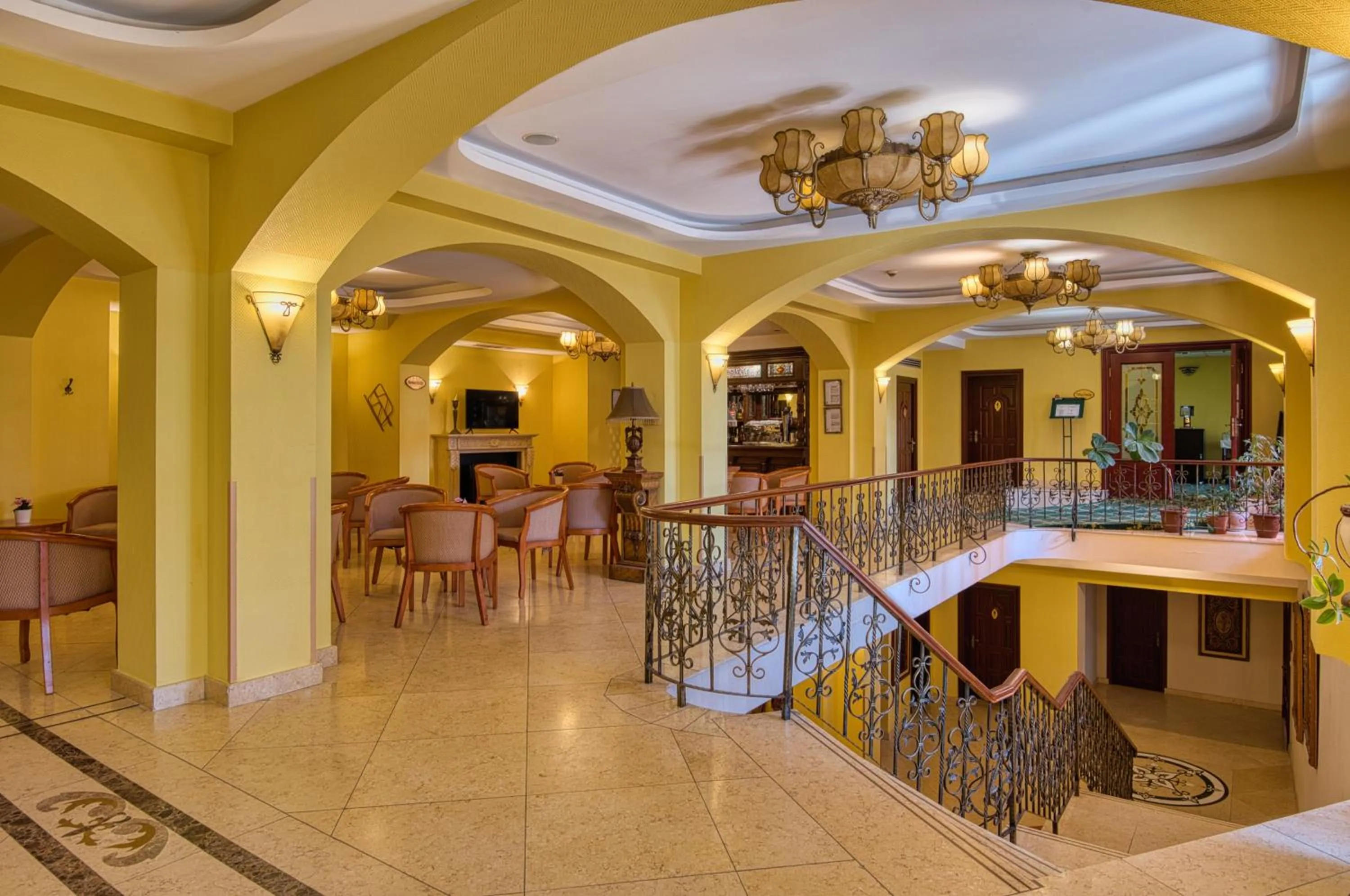 Lounge or bar in Hotel Bellevue Esztergom