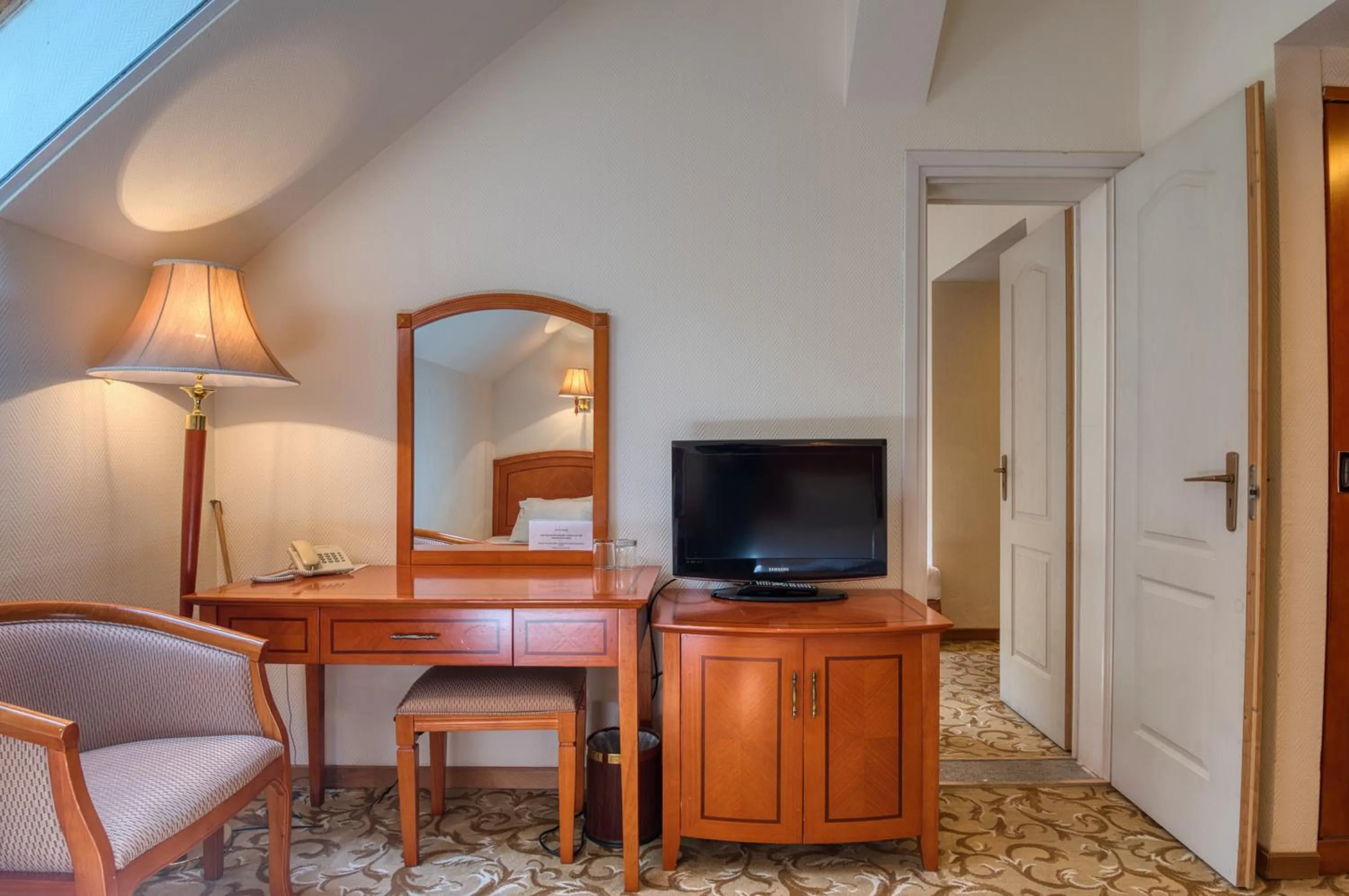 TV and multimedia in Hotel Bellevue Esztergom