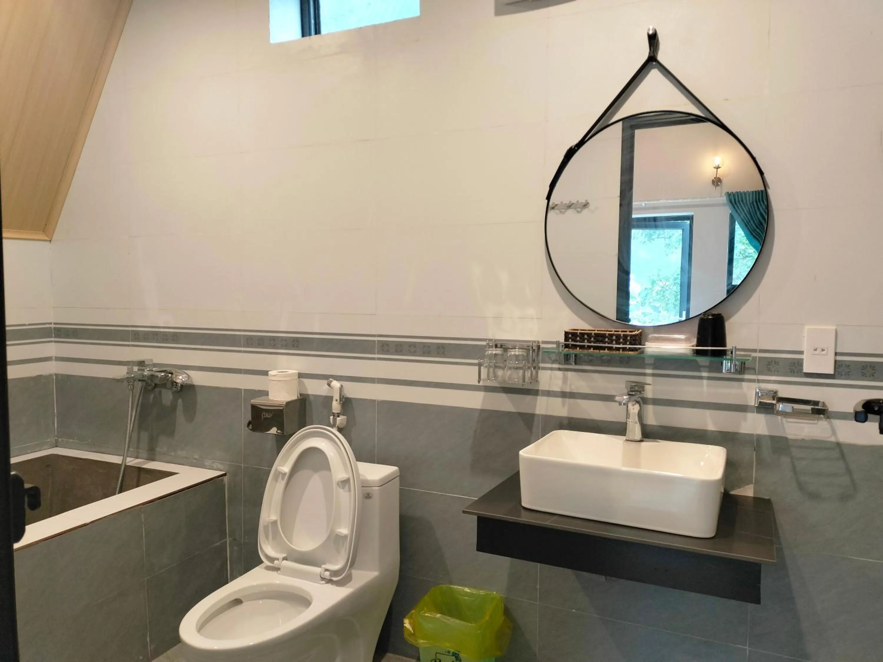 Toilet in Carambola Bungalow