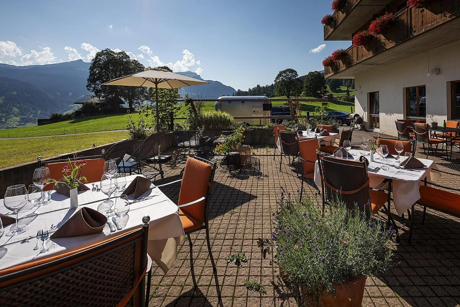 Restaurant/places to eat in Hotel Bodmi