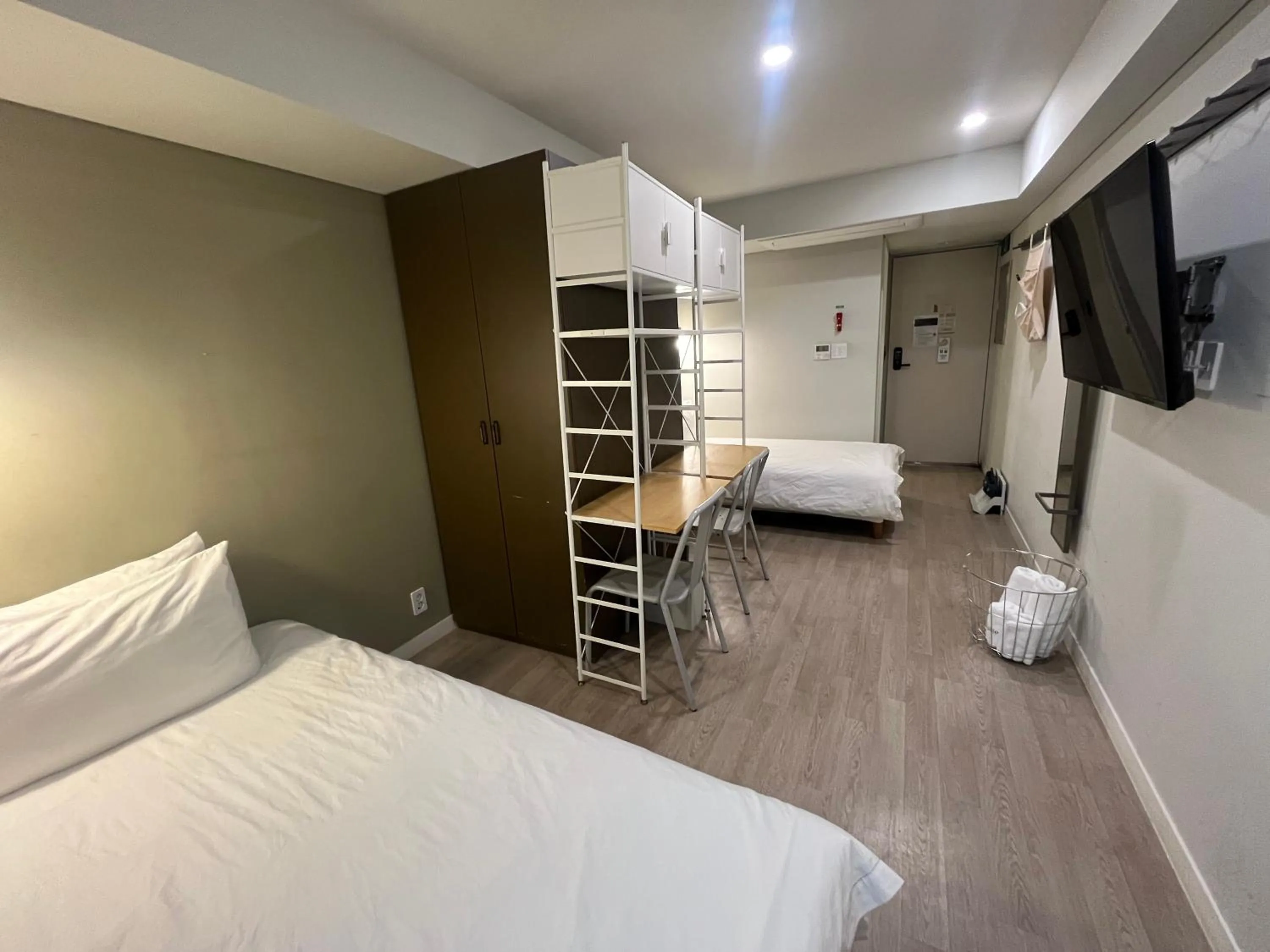 Bedroom, Bed in Upflo Hostel