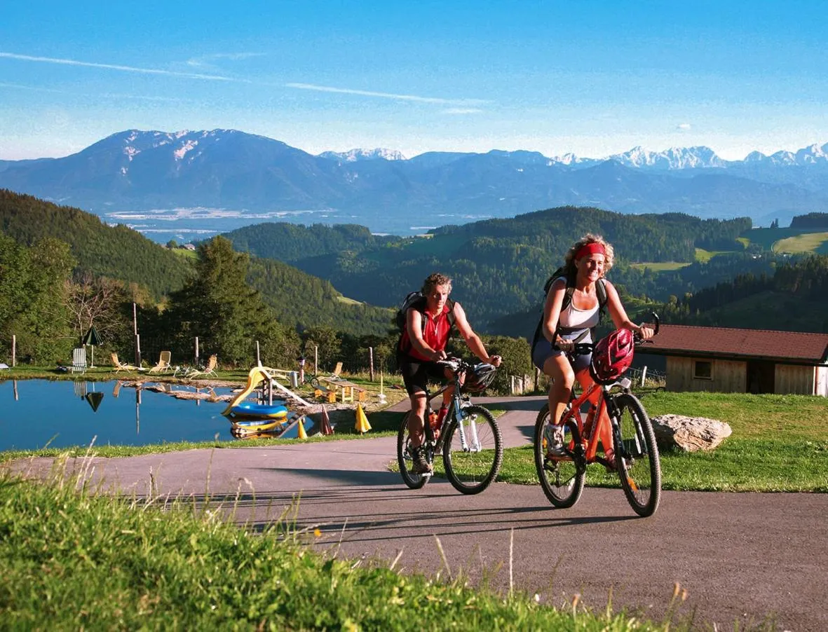 Cycling in Familienhotel Petschnighof
